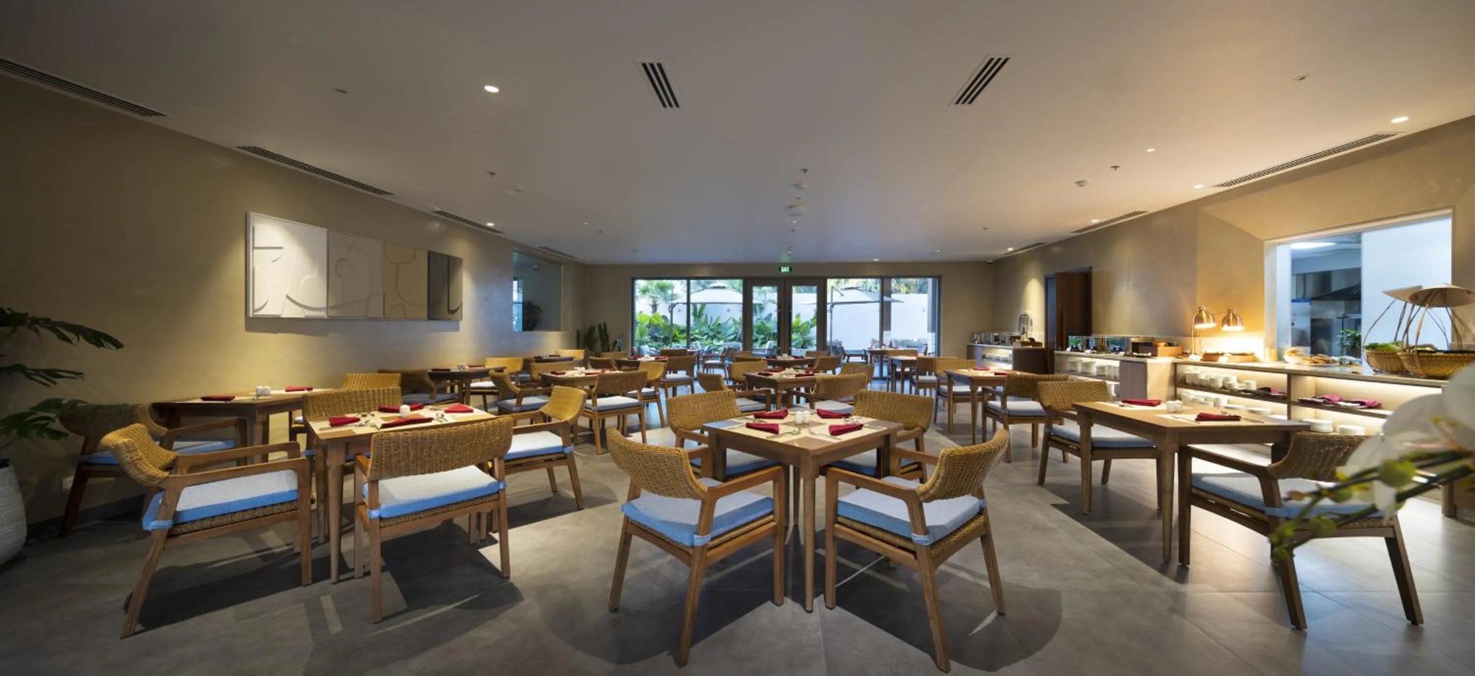 Restaurant/places to eat in Iconic Long Hai Hotel