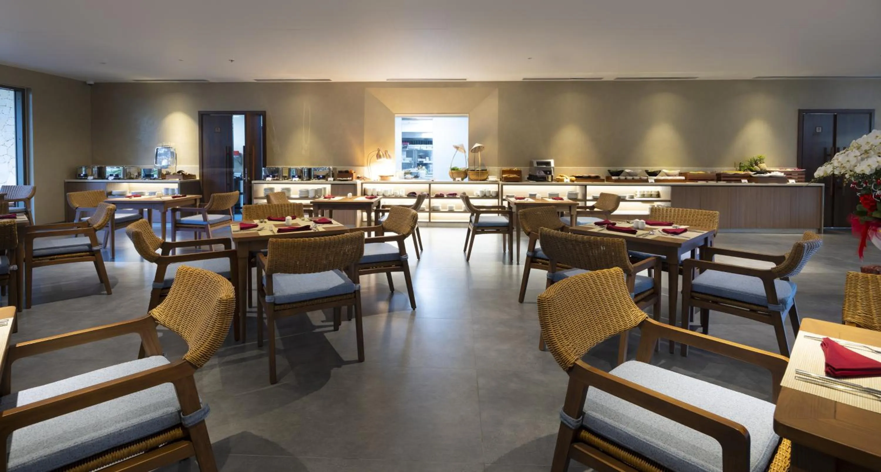 Restaurant/places to eat in Iconic Long Hai Hotel