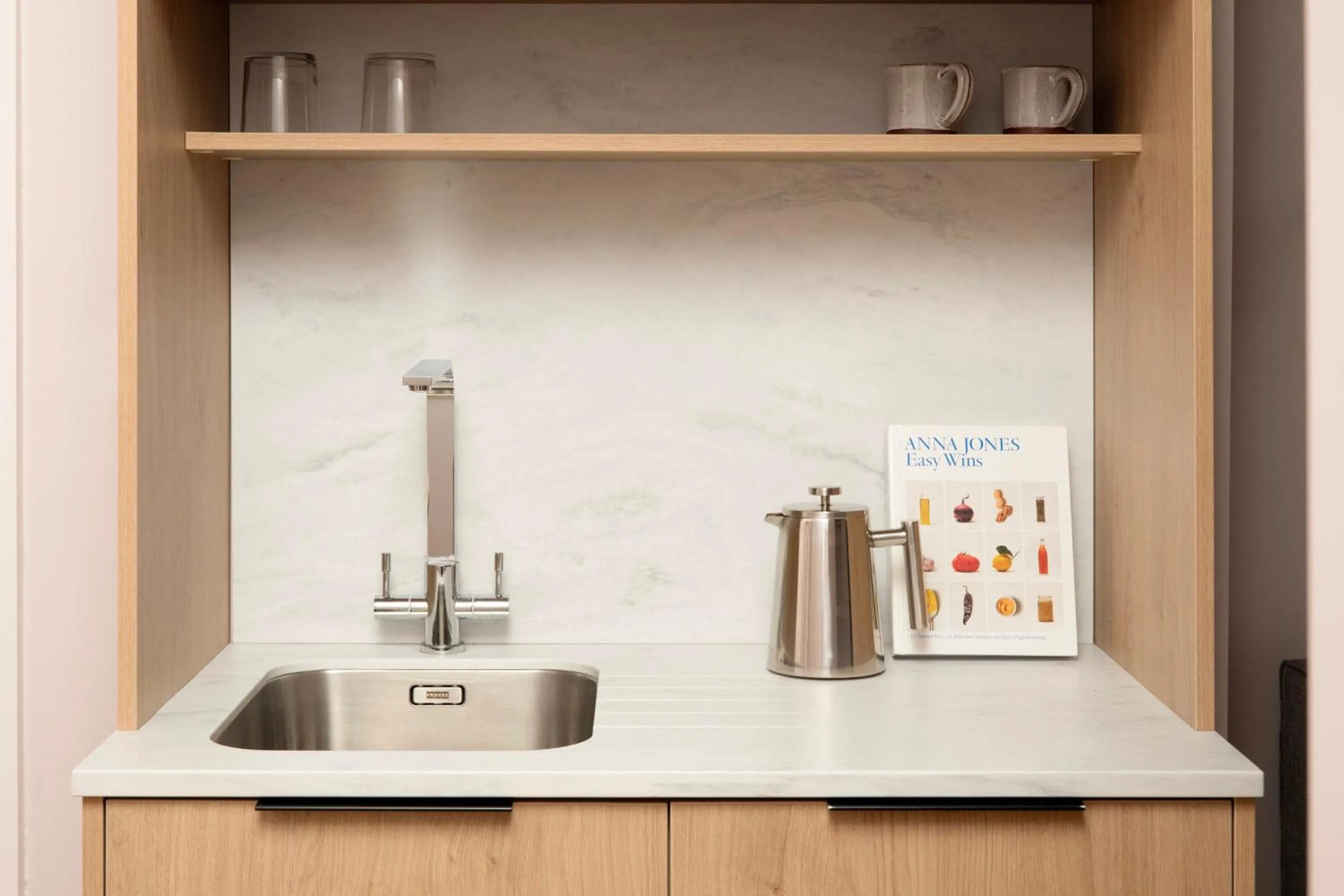 Coffee/tea facilities in Bob W London Olympia