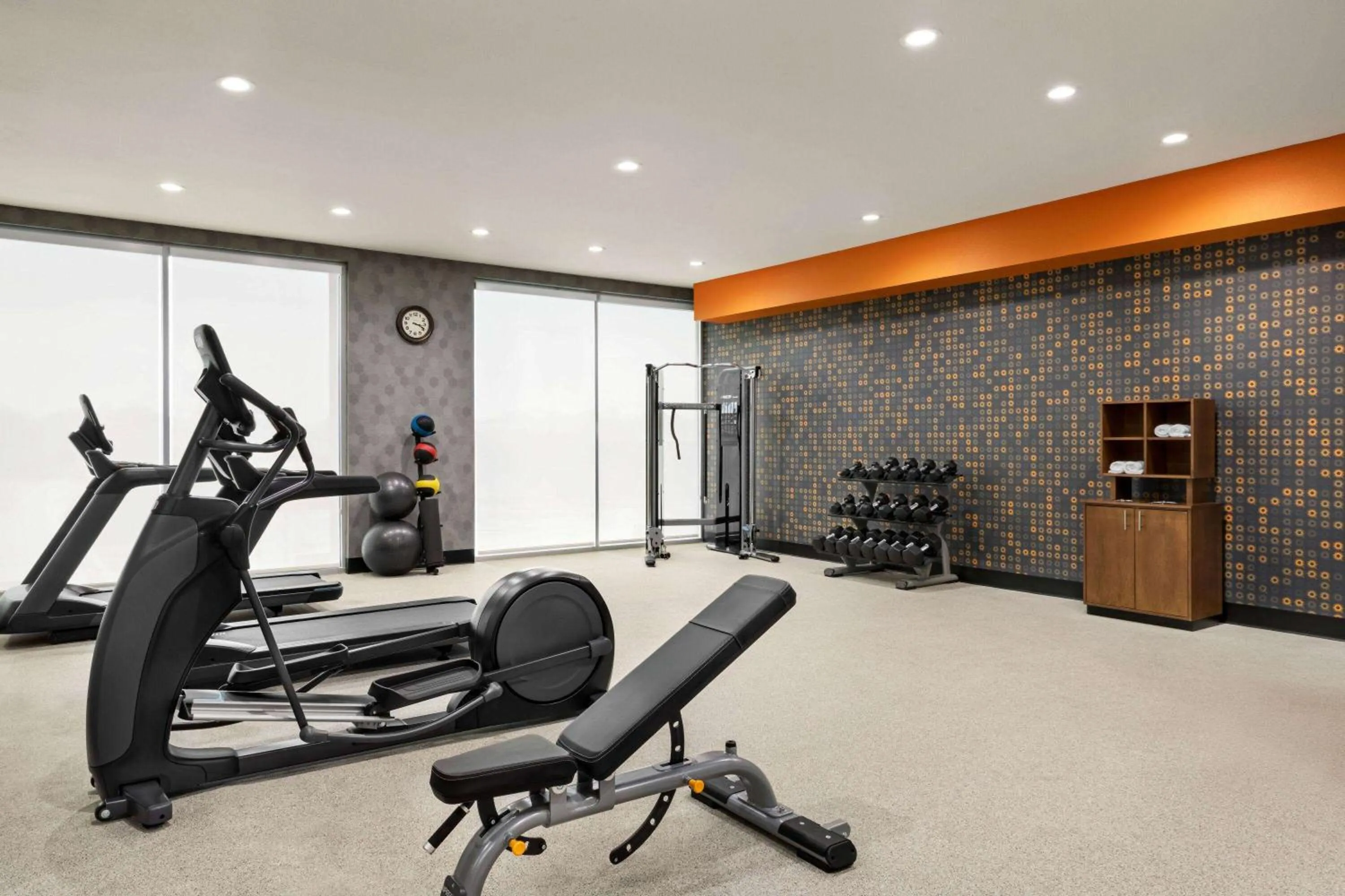 Fitness centre/facilities in La Quinta Inn & Suites by Wyndham Austin South
