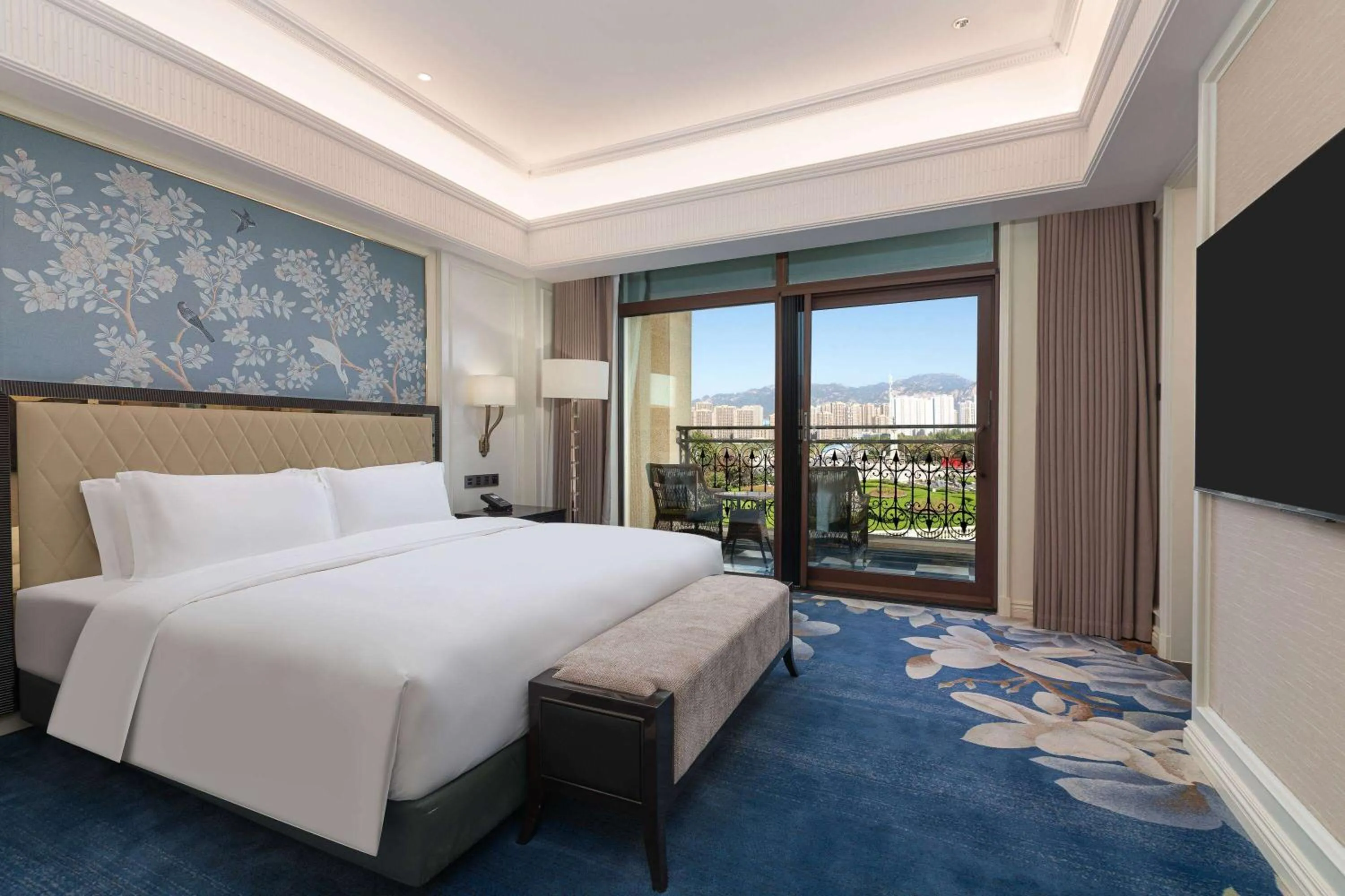 Photo of the whole room, Bed in Wyndham Taian West