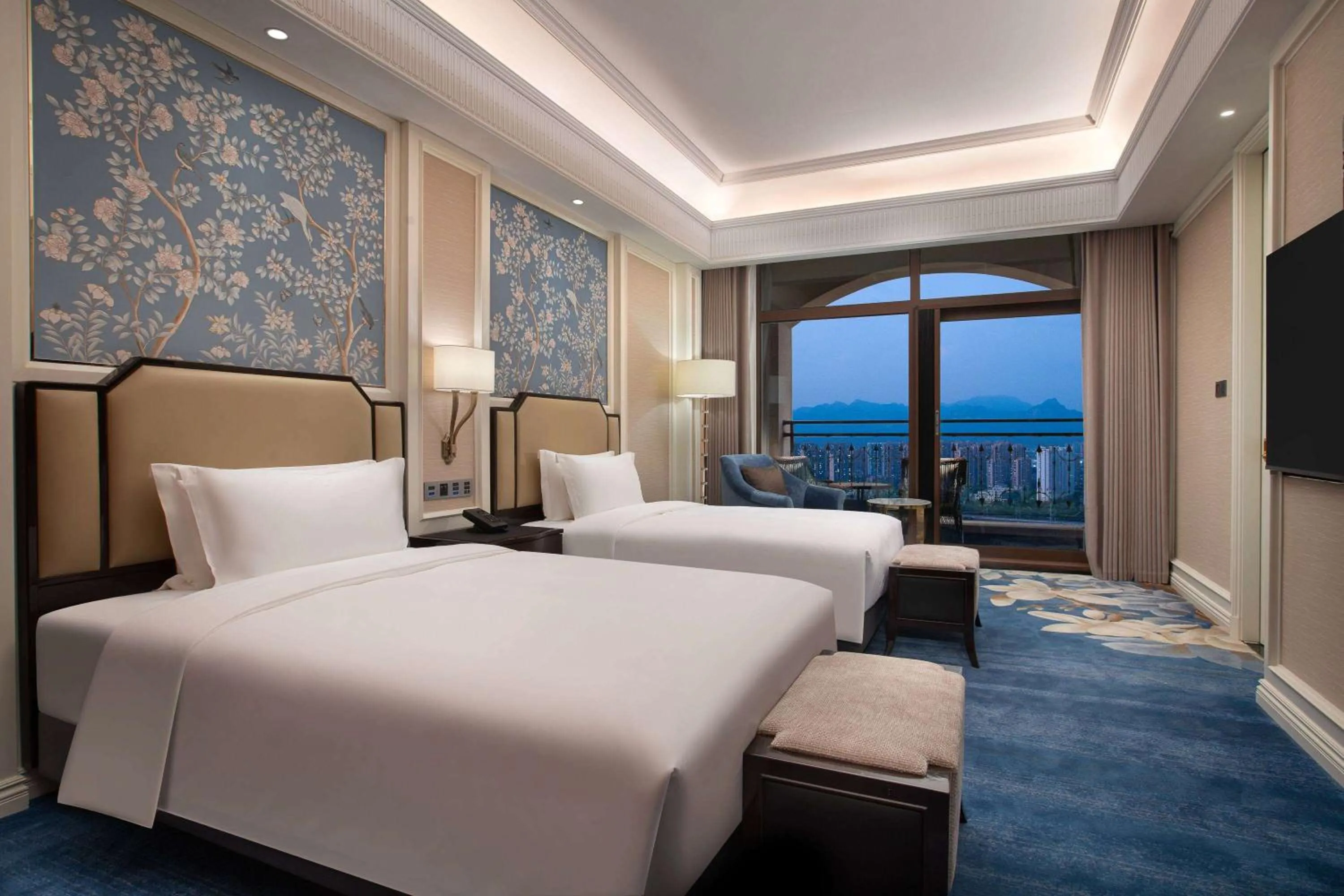 Photo of the whole room, Bed in Wyndham Taian West