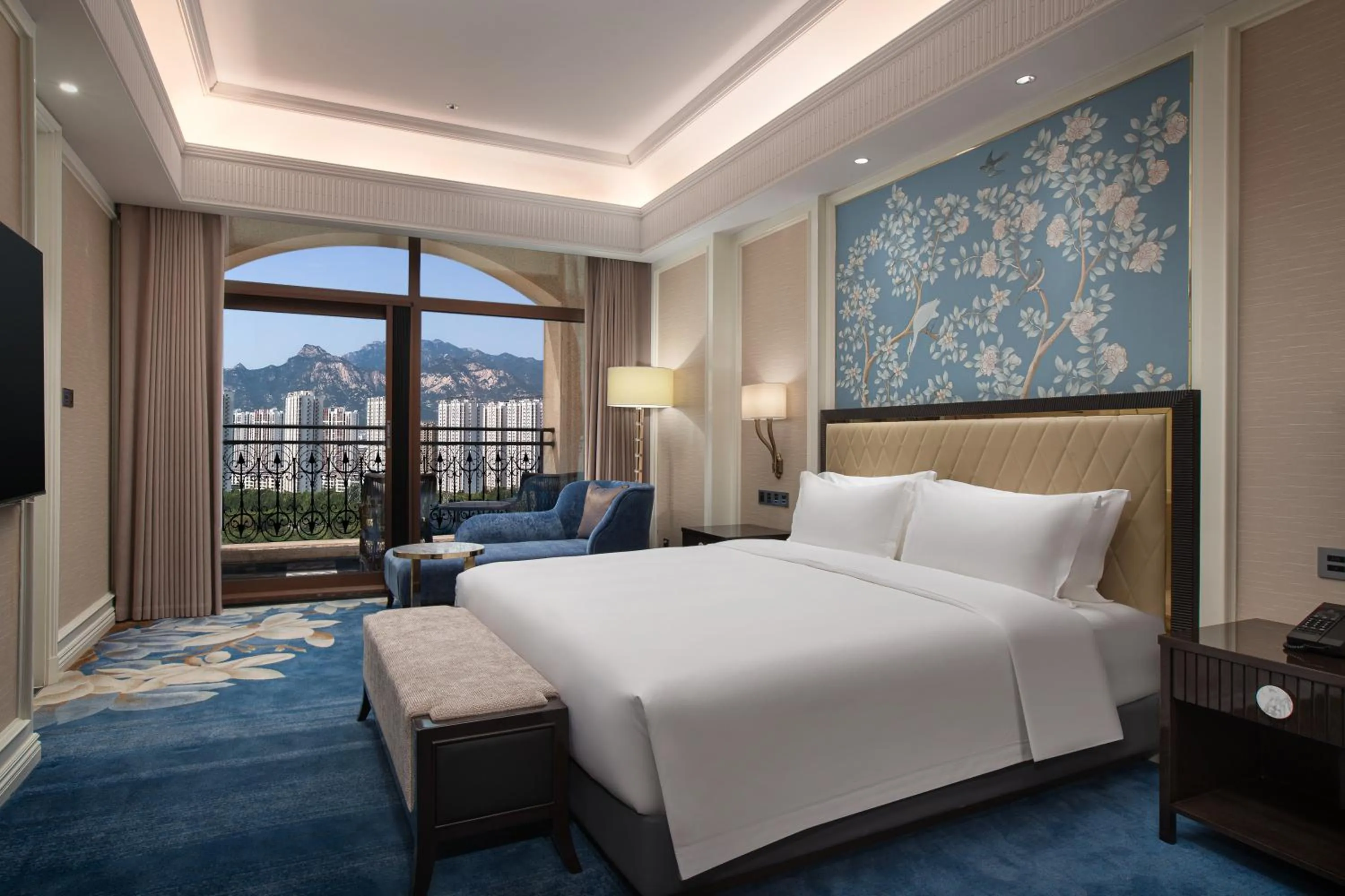 Bed in Wyndham Taian West