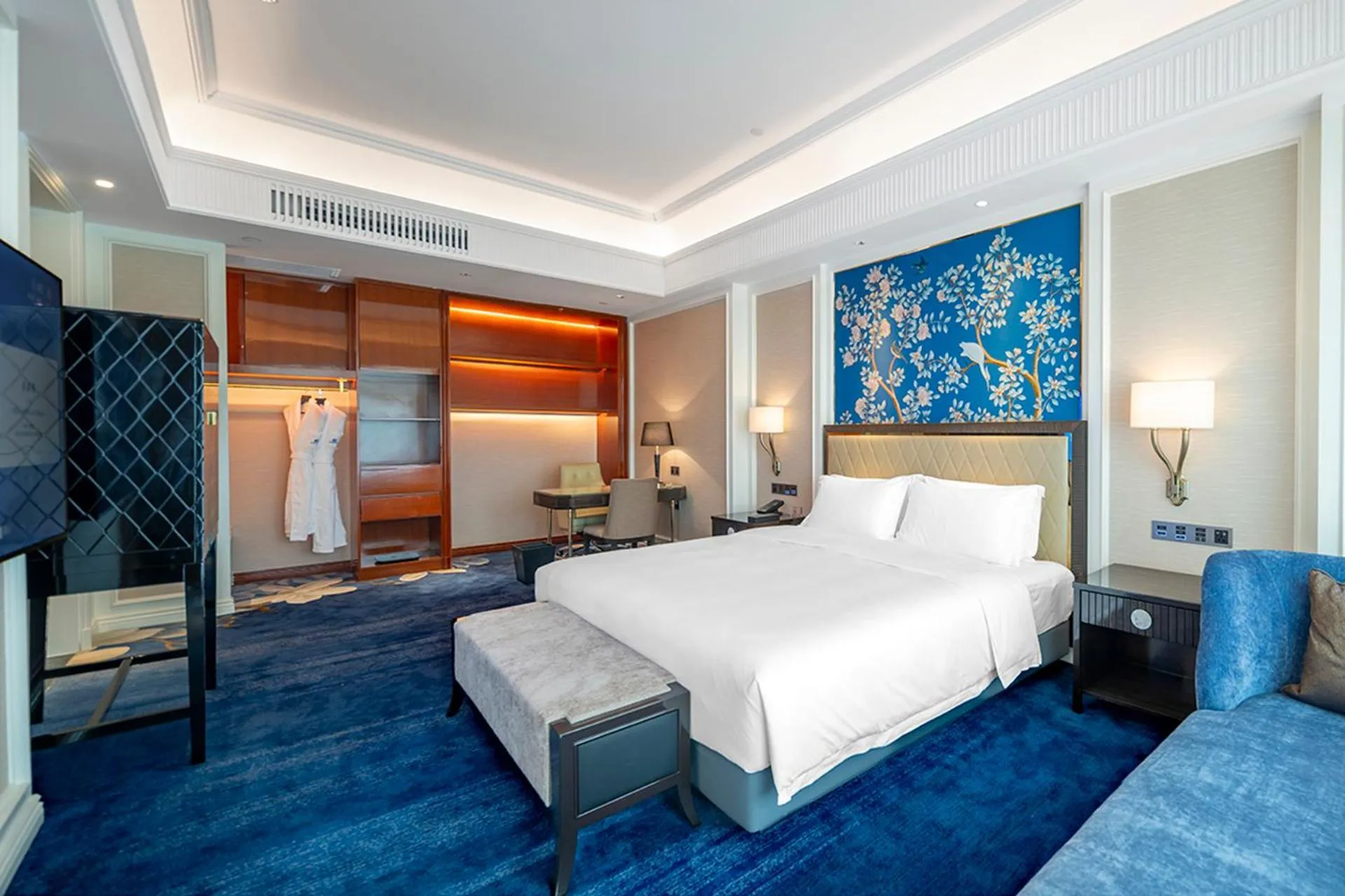 Bed in Wyndham Taian West