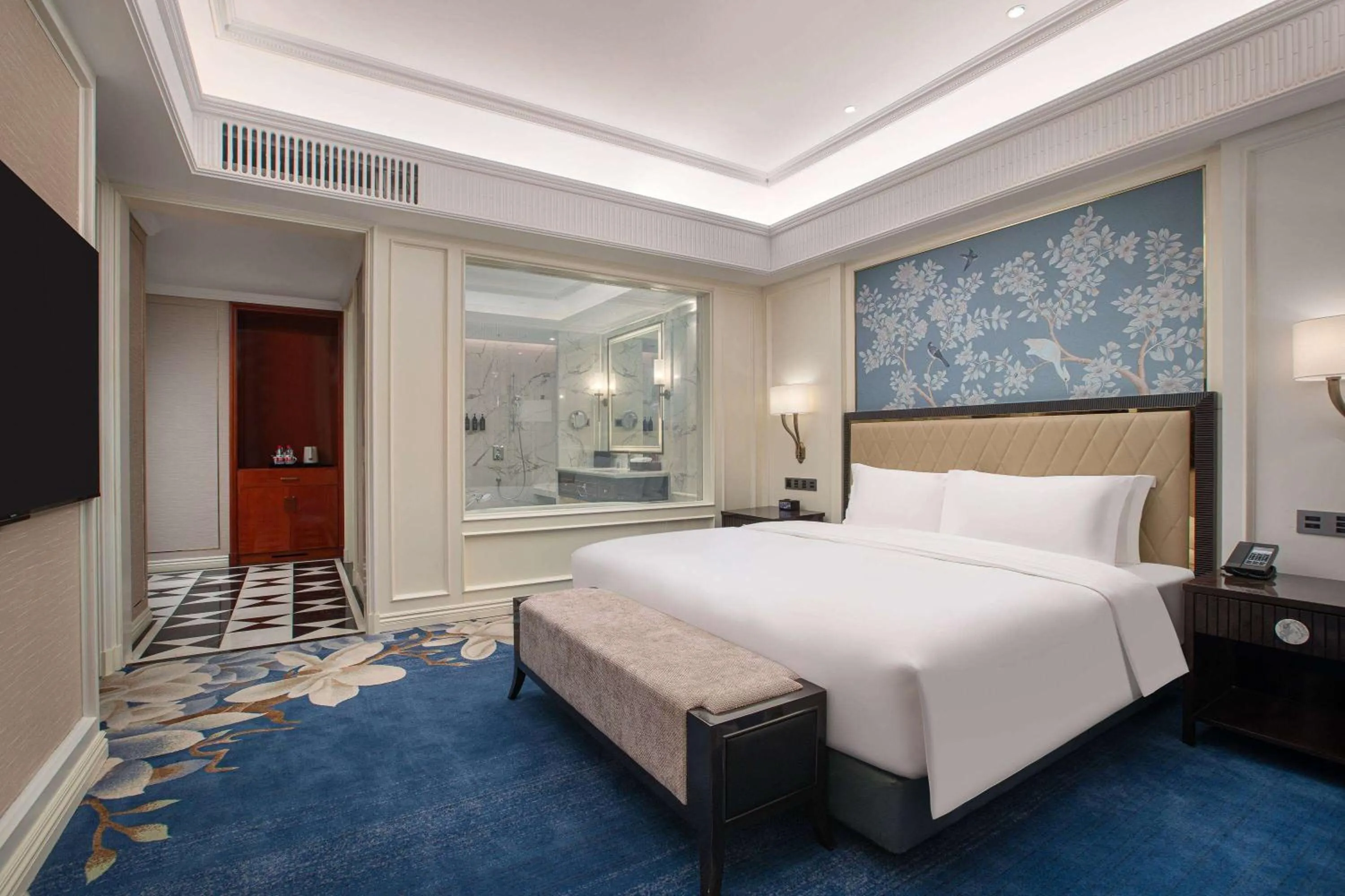 Photo of the whole room, Bed in Wyndham Taian West