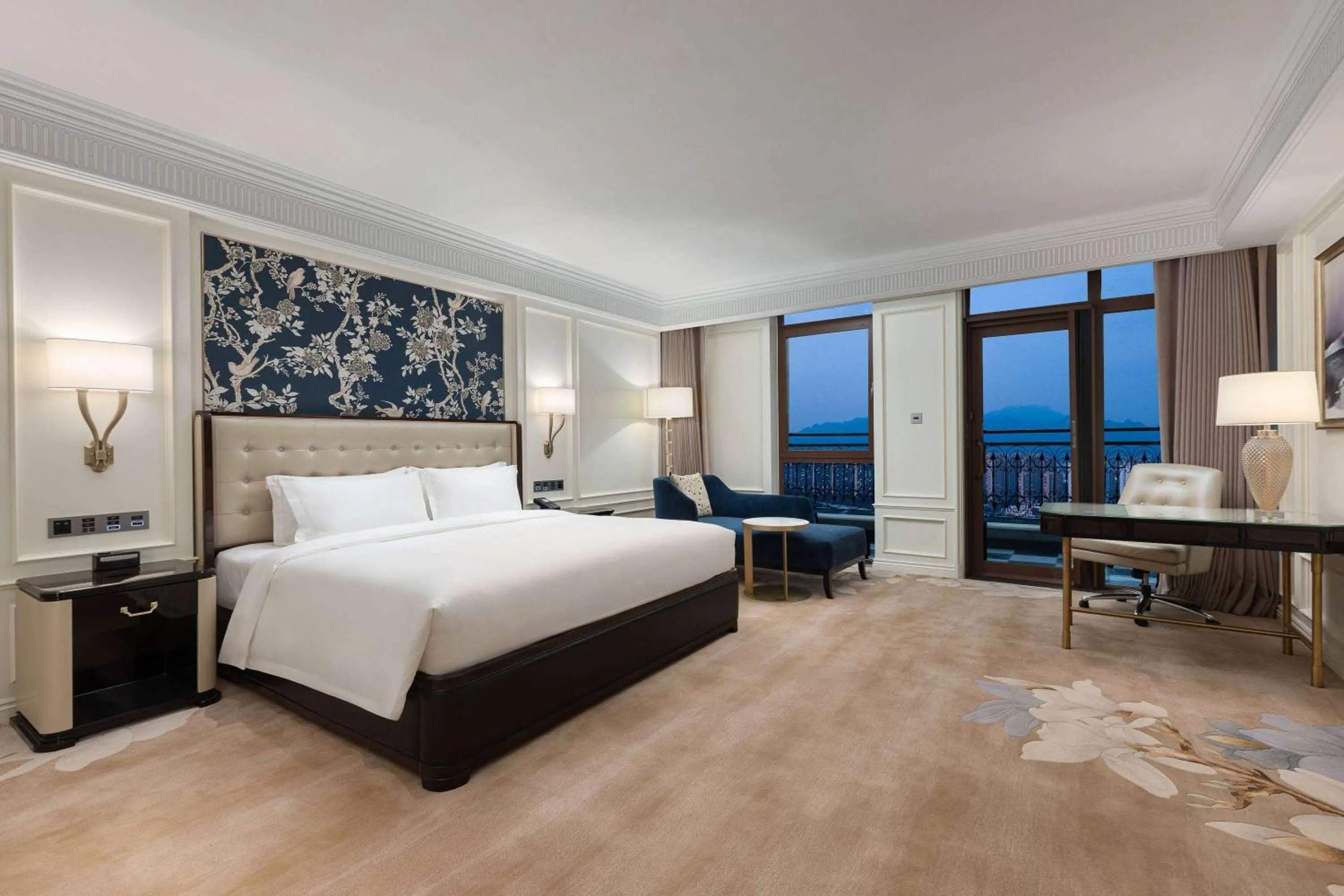 Photo of the whole room, Bed in Wyndham Taian West