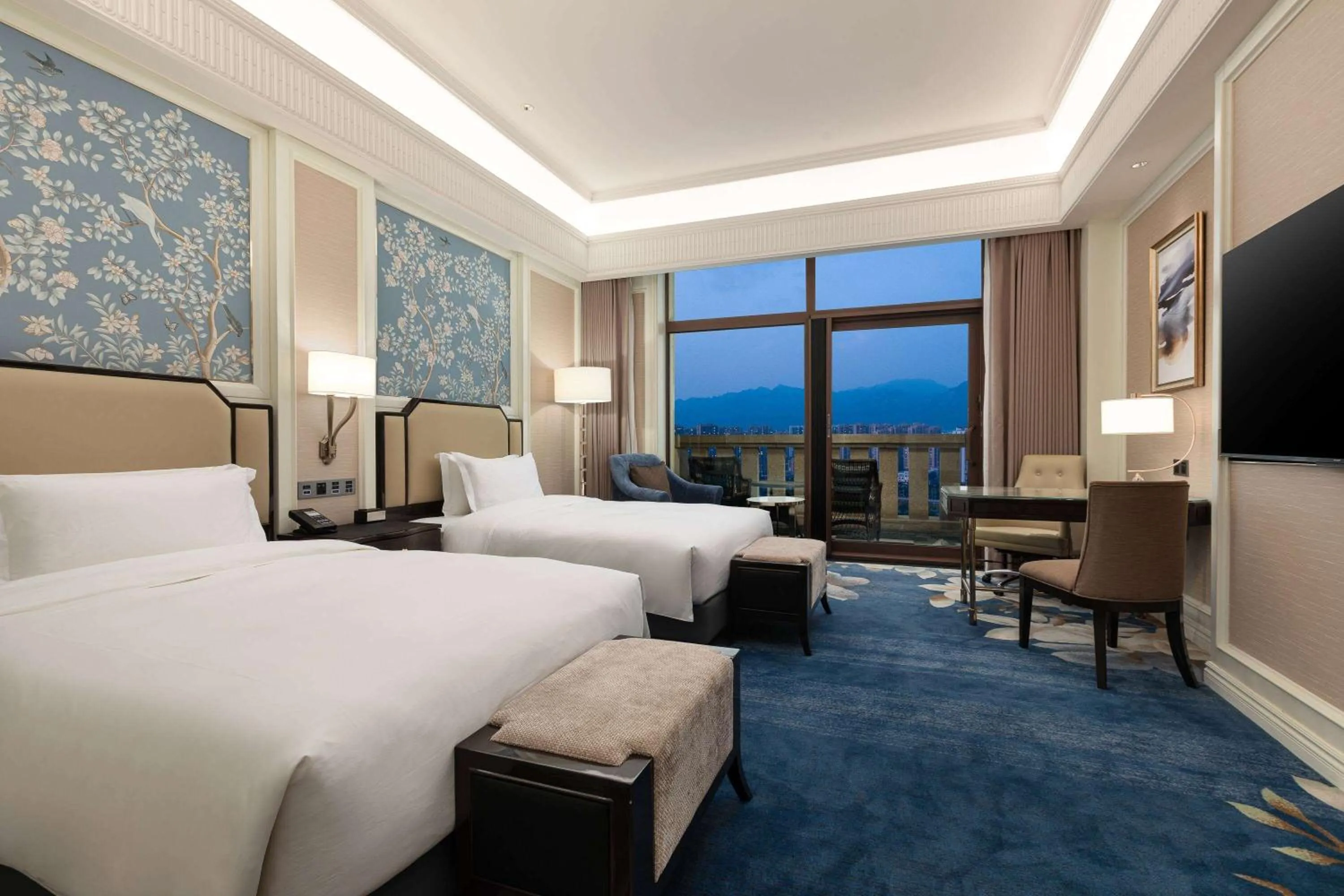 Photo of the whole room, Bed in Wyndham Taian West