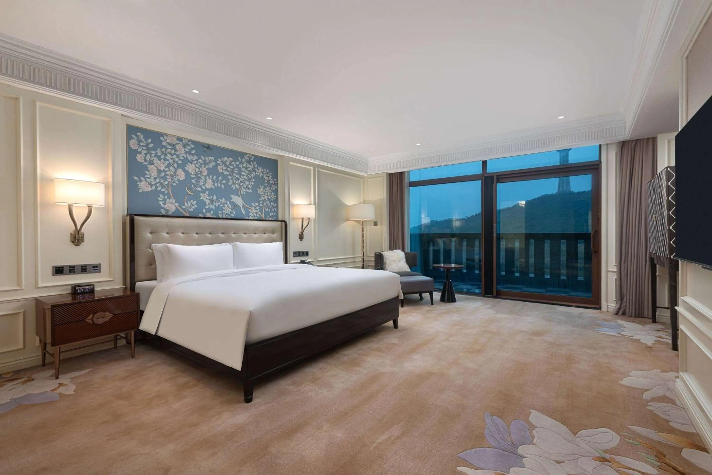 Photo of the whole room, Bed in Wyndham Taian West