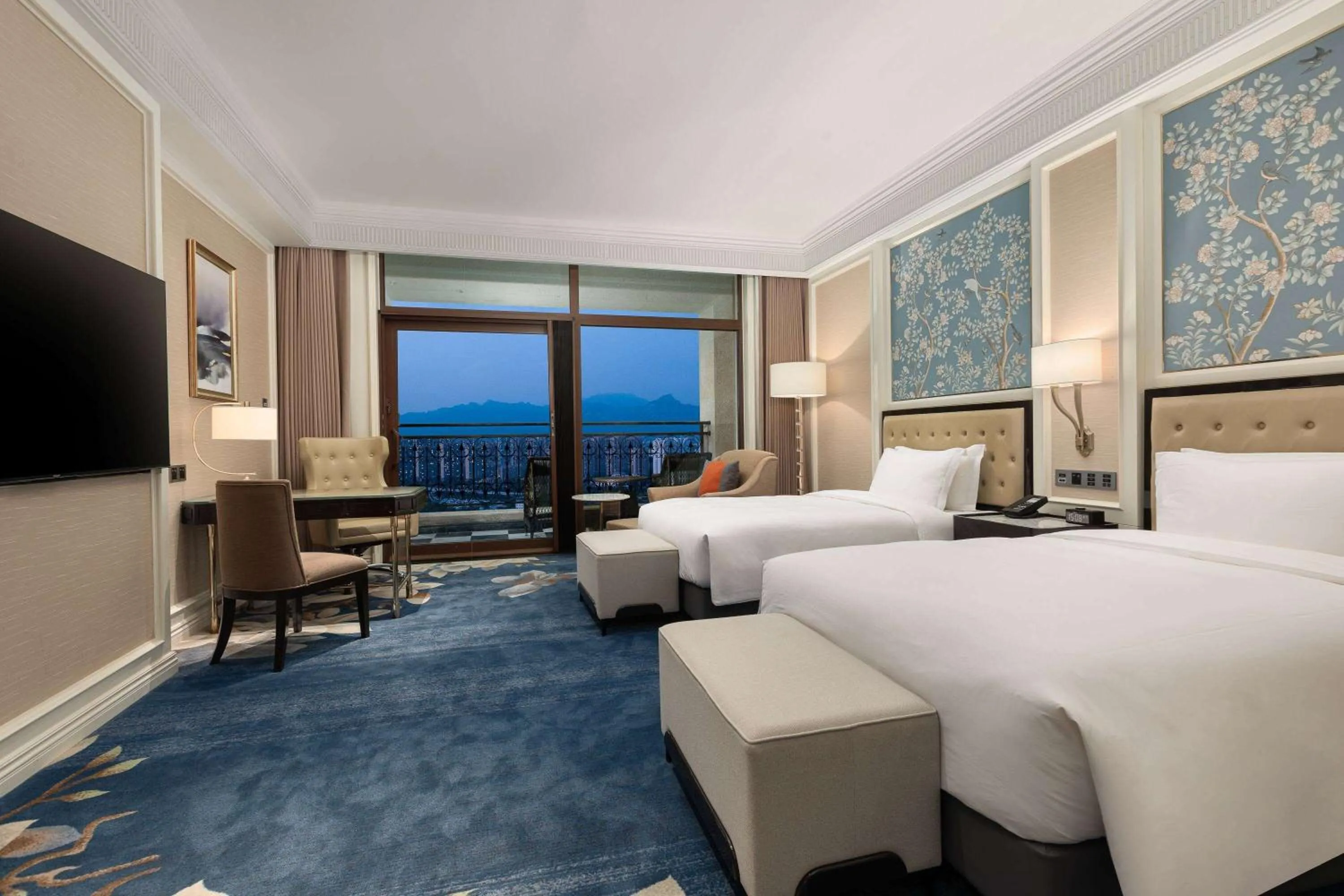 Photo of the whole room, Bed in Wyndham Taian West