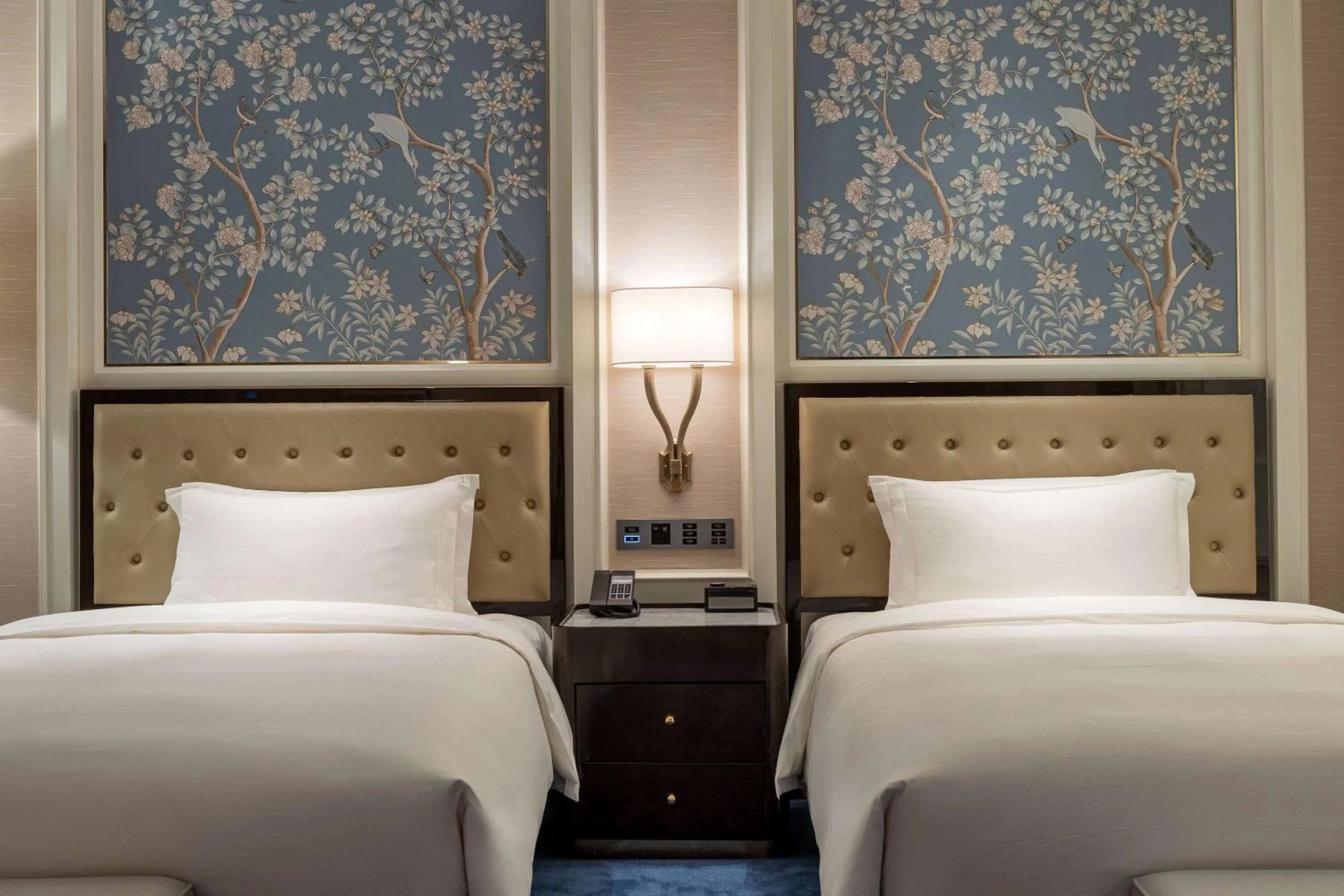 Photo of the whole room, Bed in Wyndham Taian West