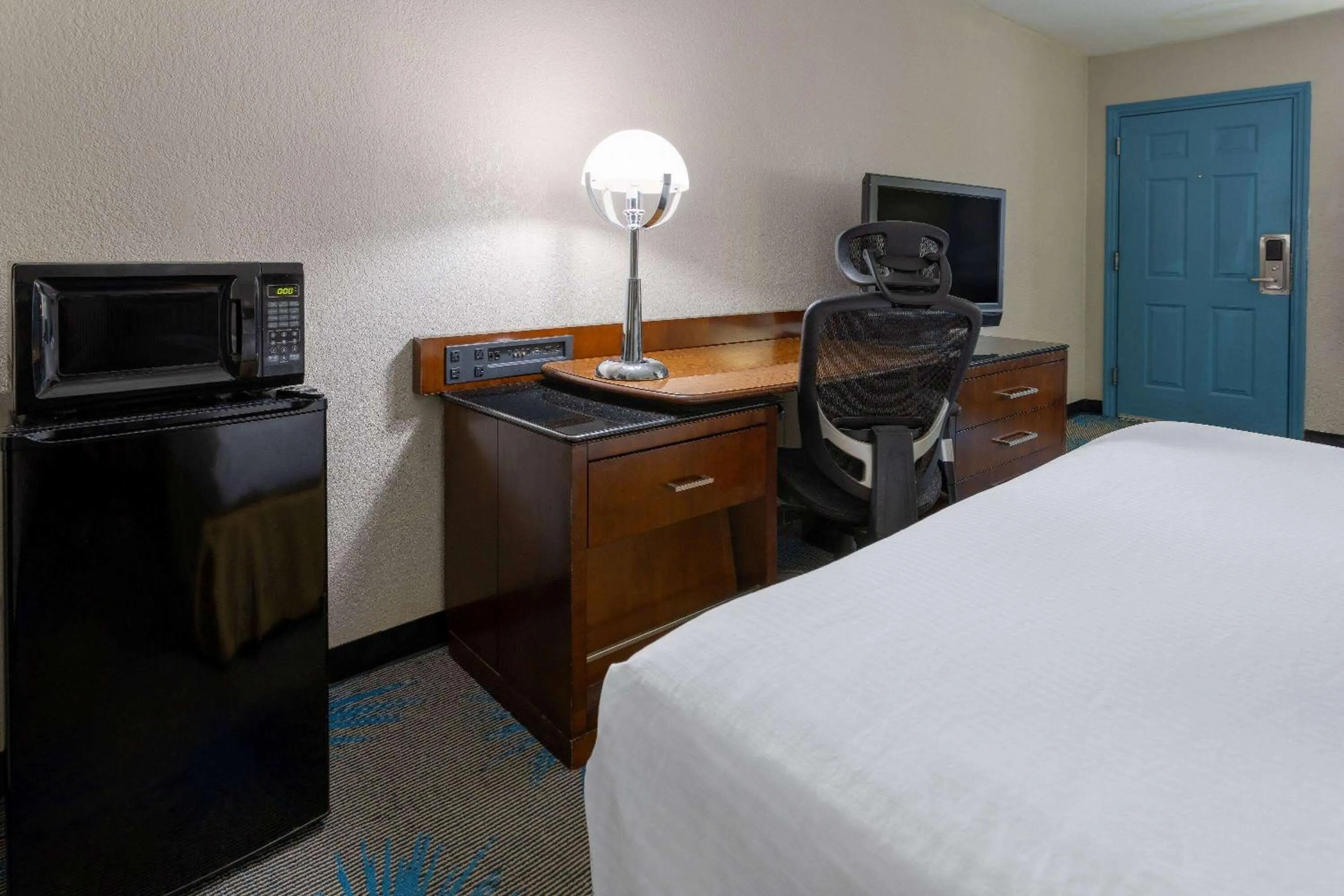 Photo of the whole room, Bed in Days Inn by Wyndham Columbia