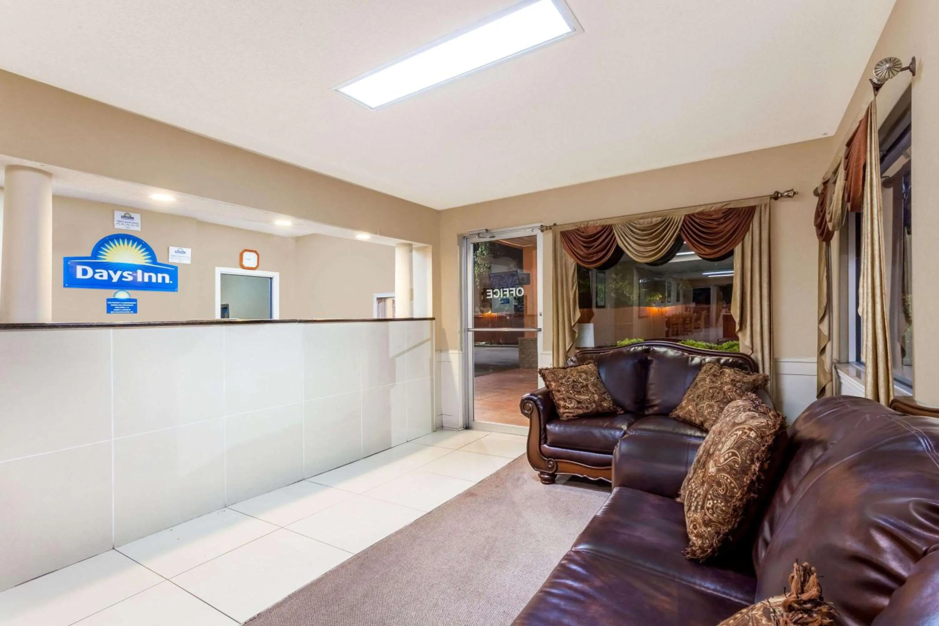 Lobby or reception in Days Inn by Wyndham Columbia