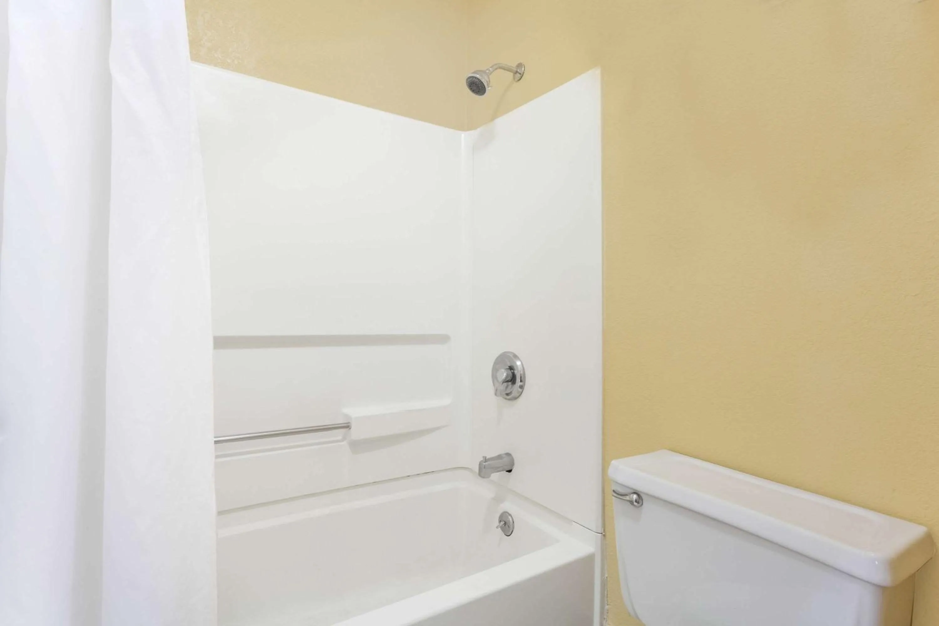 Bathroom in Days Inn by Wyndham Columbia