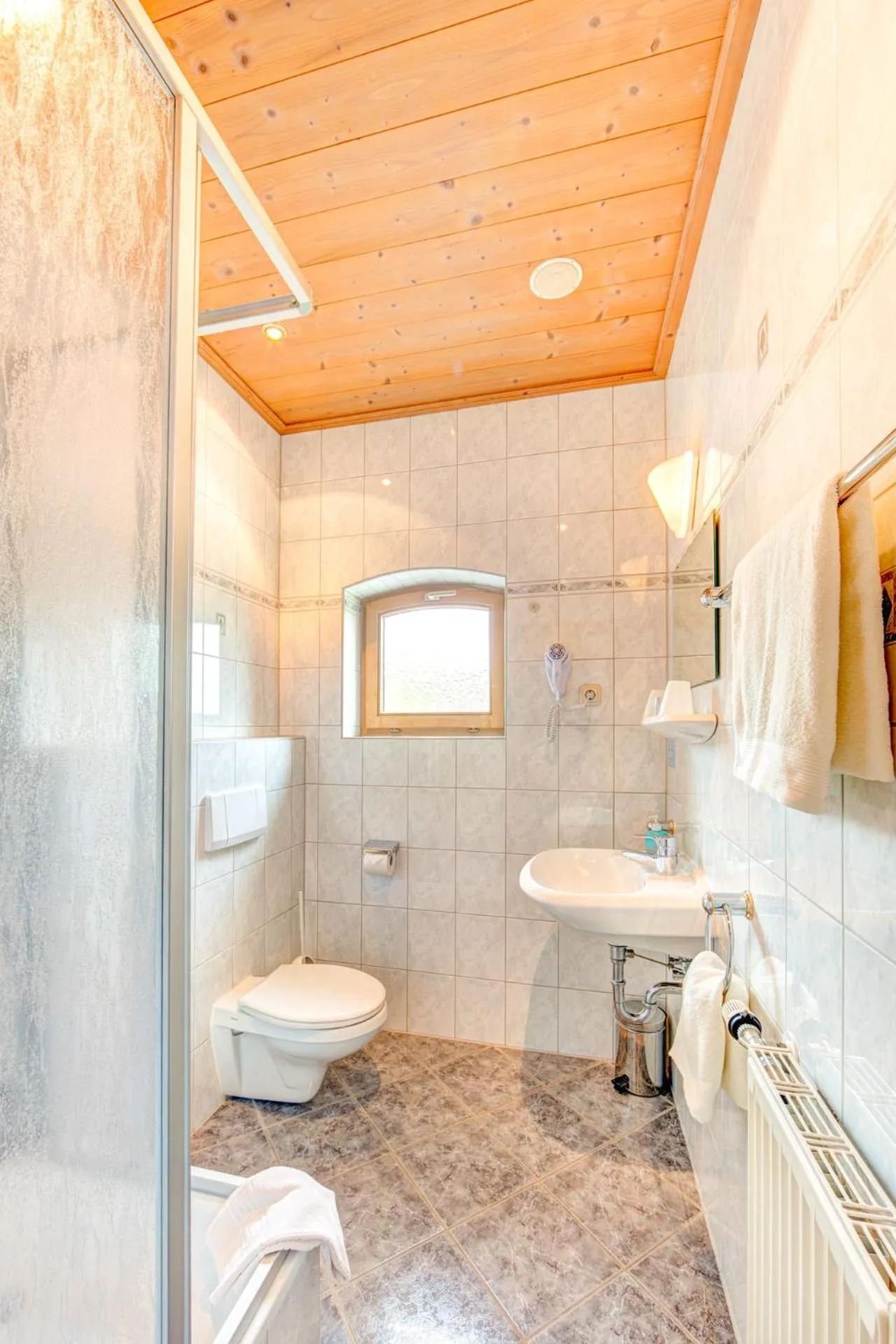 Bathroom in Hotel und Restaurant Piccolo