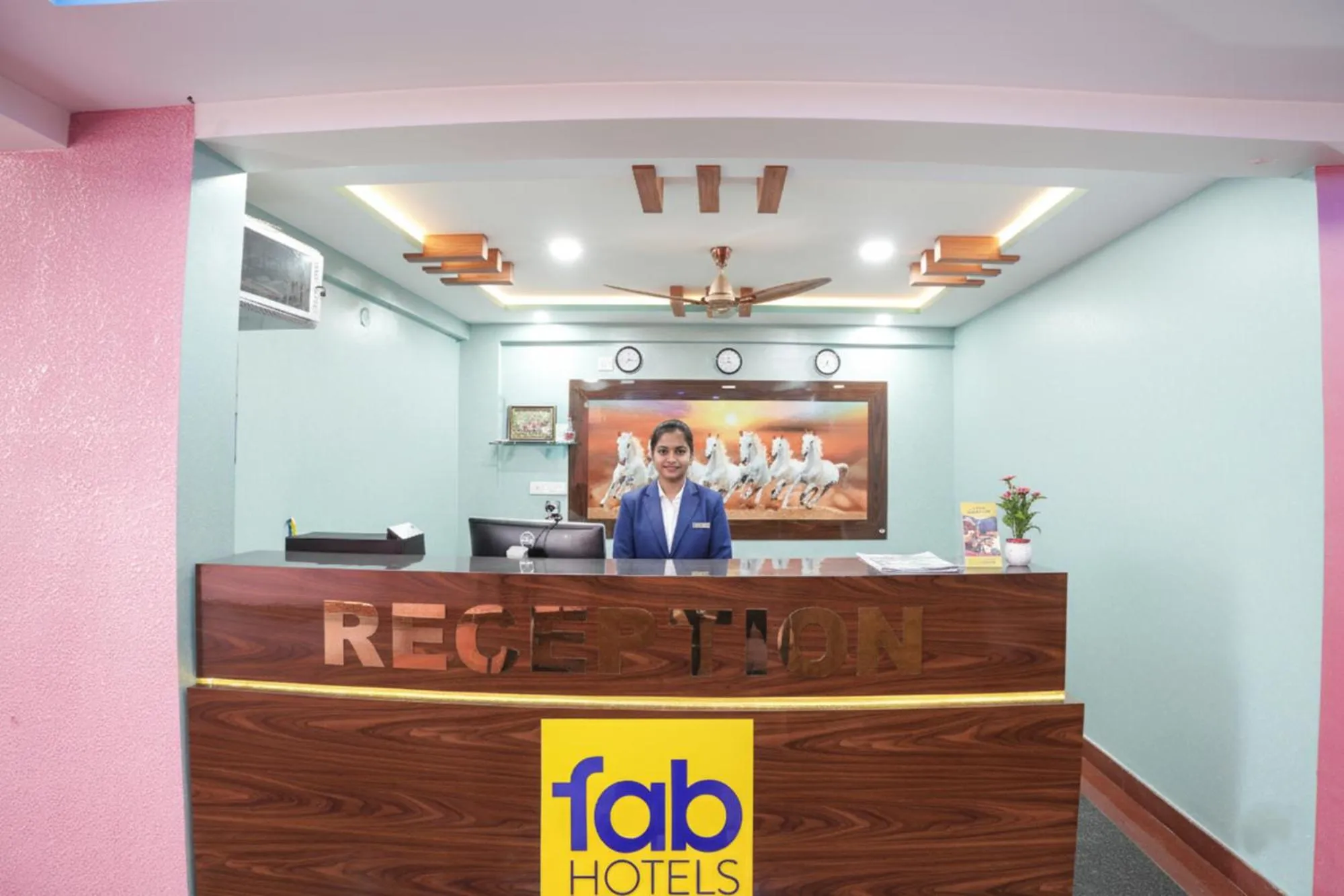 Lobby or reception in FabHotel A White Pearl Suites - Yelahanka