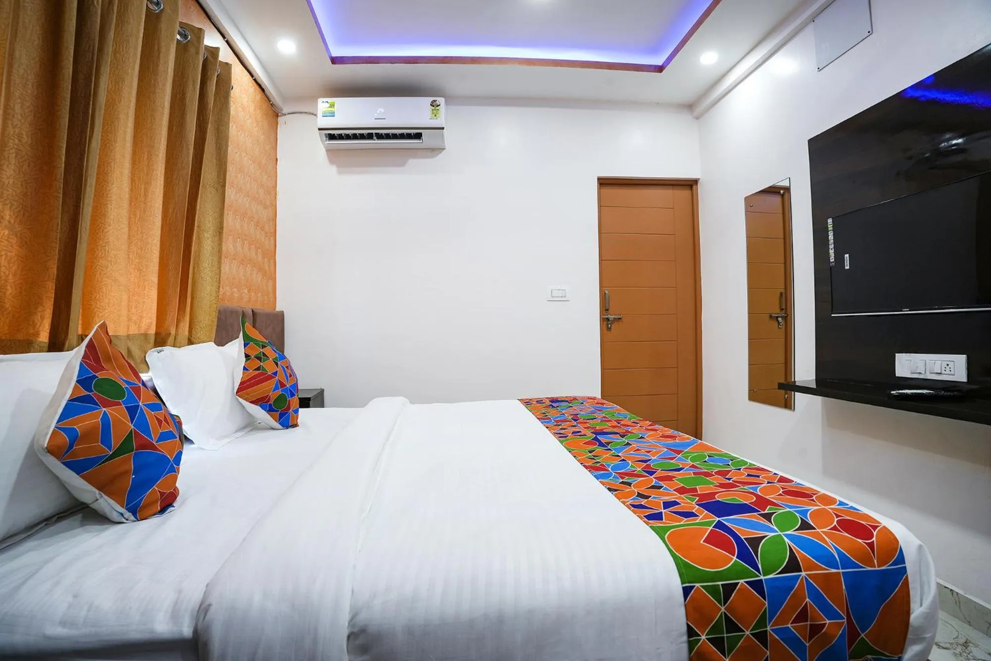 Bed in FabHotel A White Pearl Suites - Yelahanka