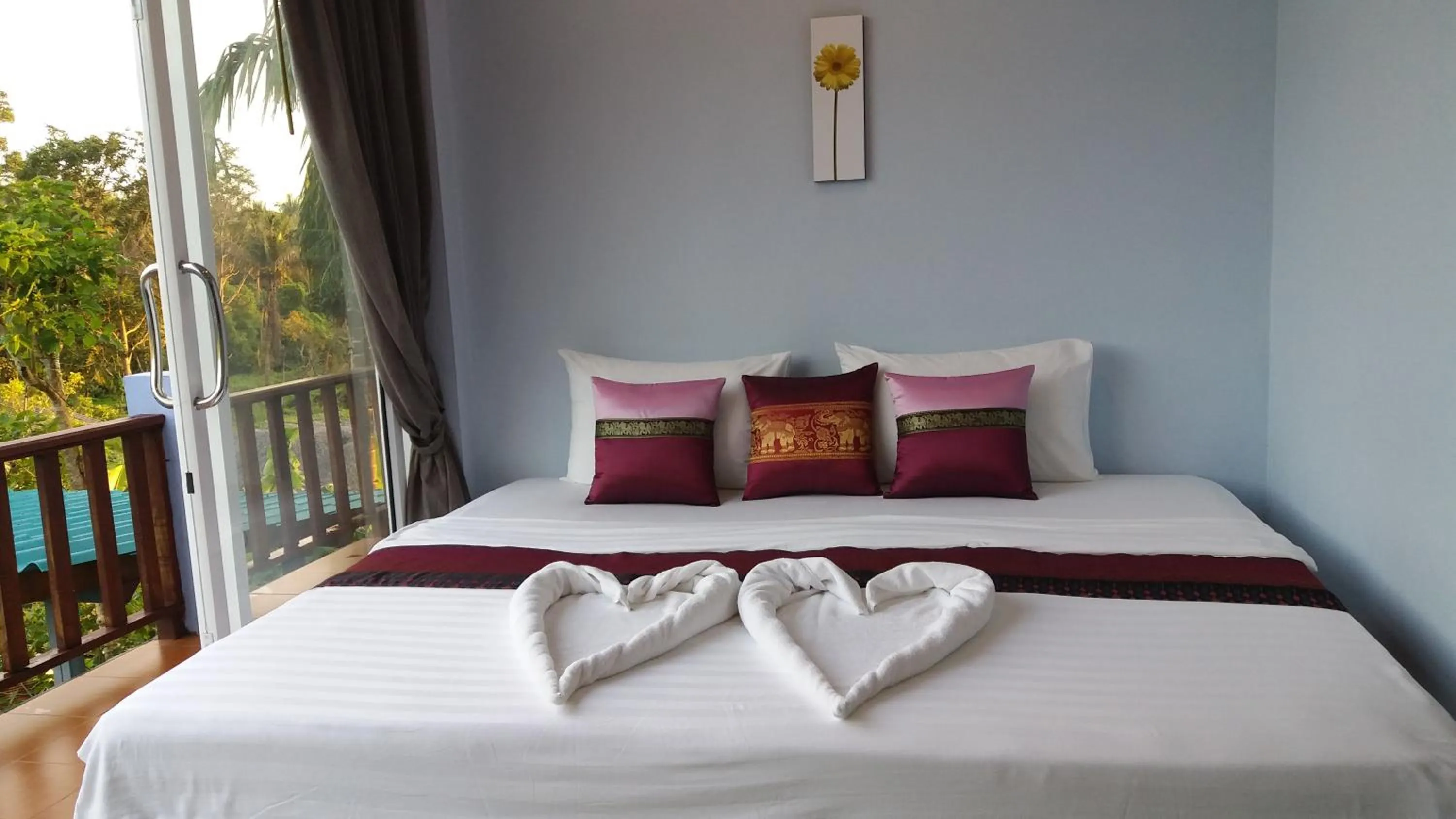 Bedroom, Bed in Hotel Rung Phangan