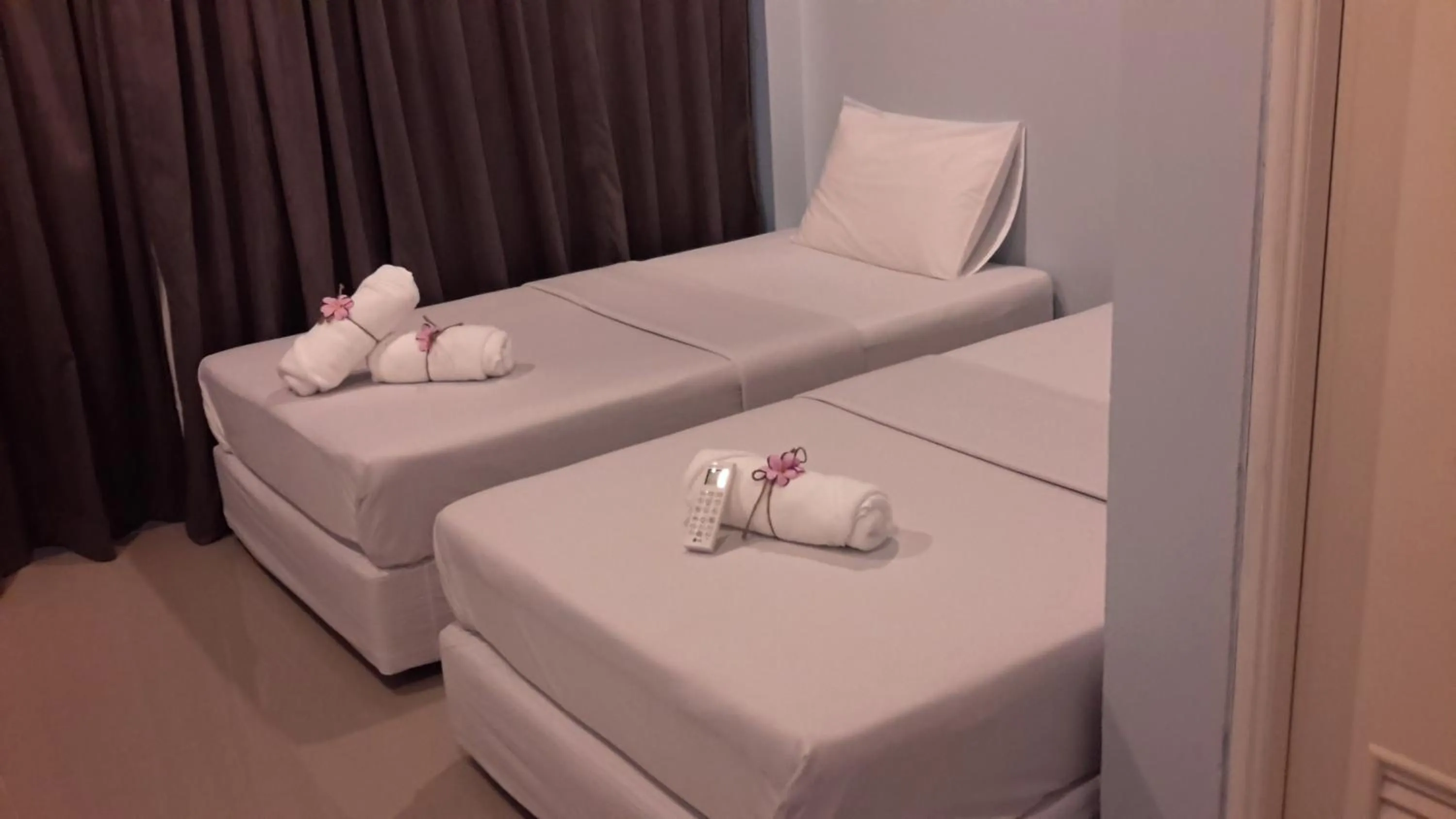 Bed in Hotel Rung Phangan