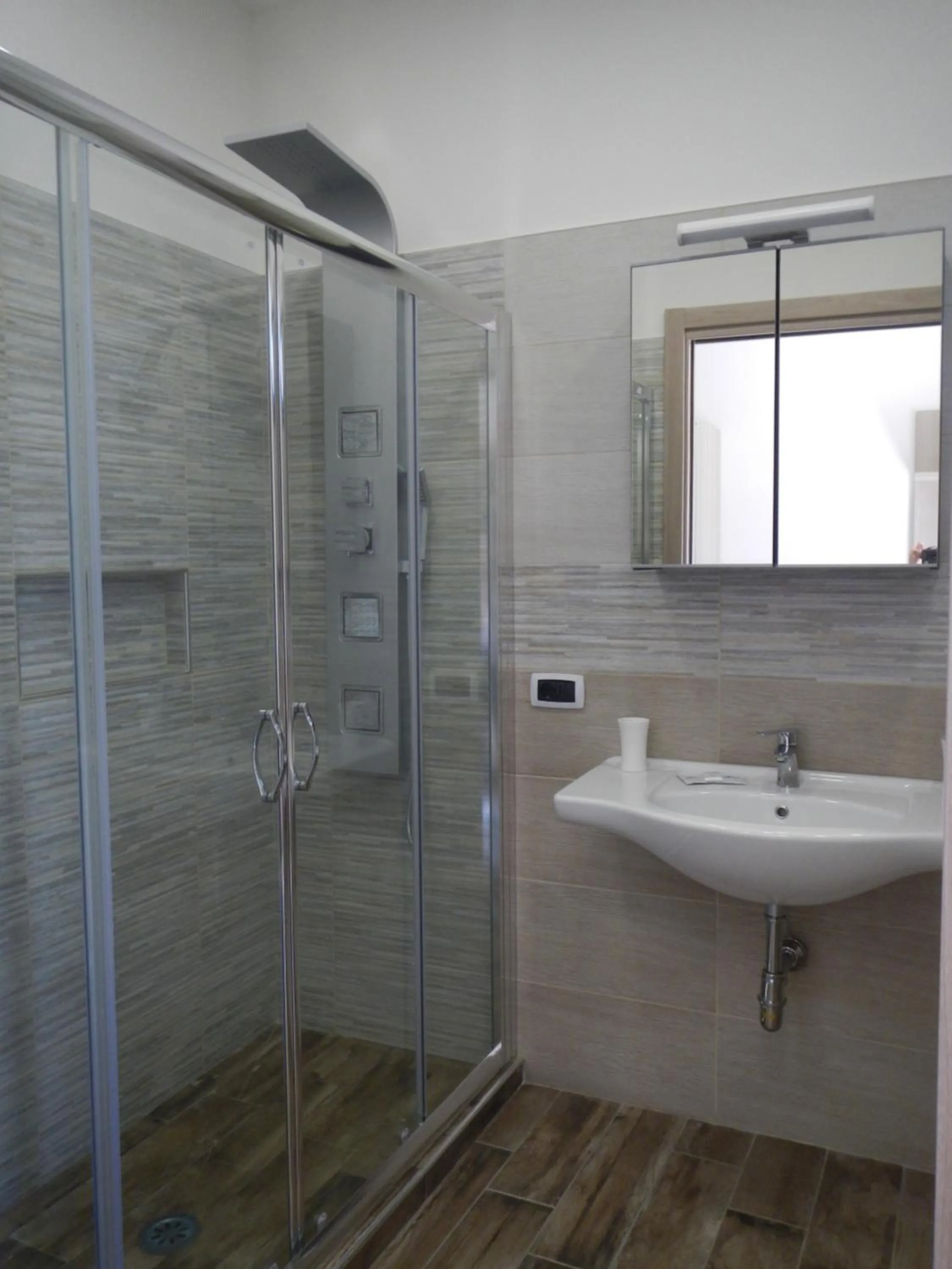 Shower in Zia Bi Bed and Breakfast