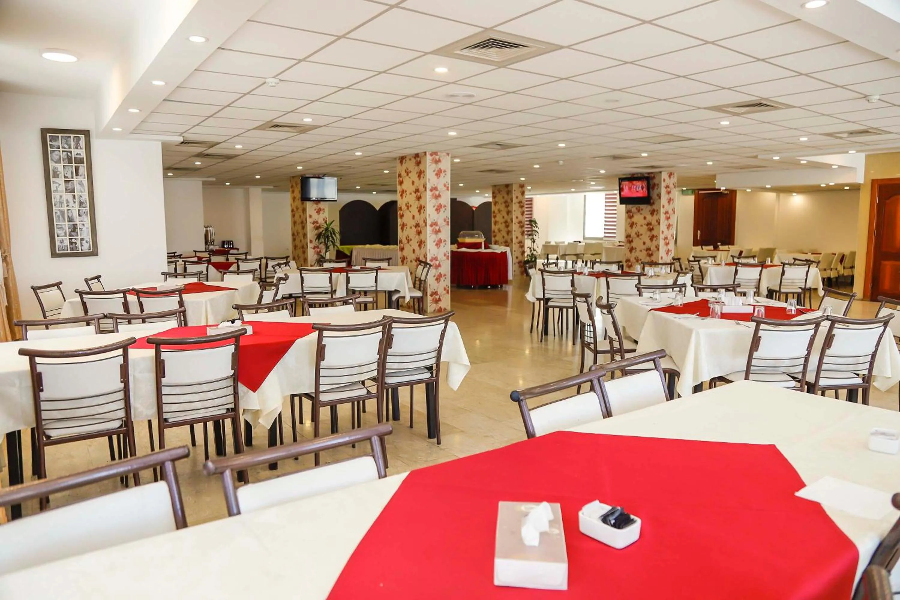 Restaurant/places to eat in City Inn Palace Hotel