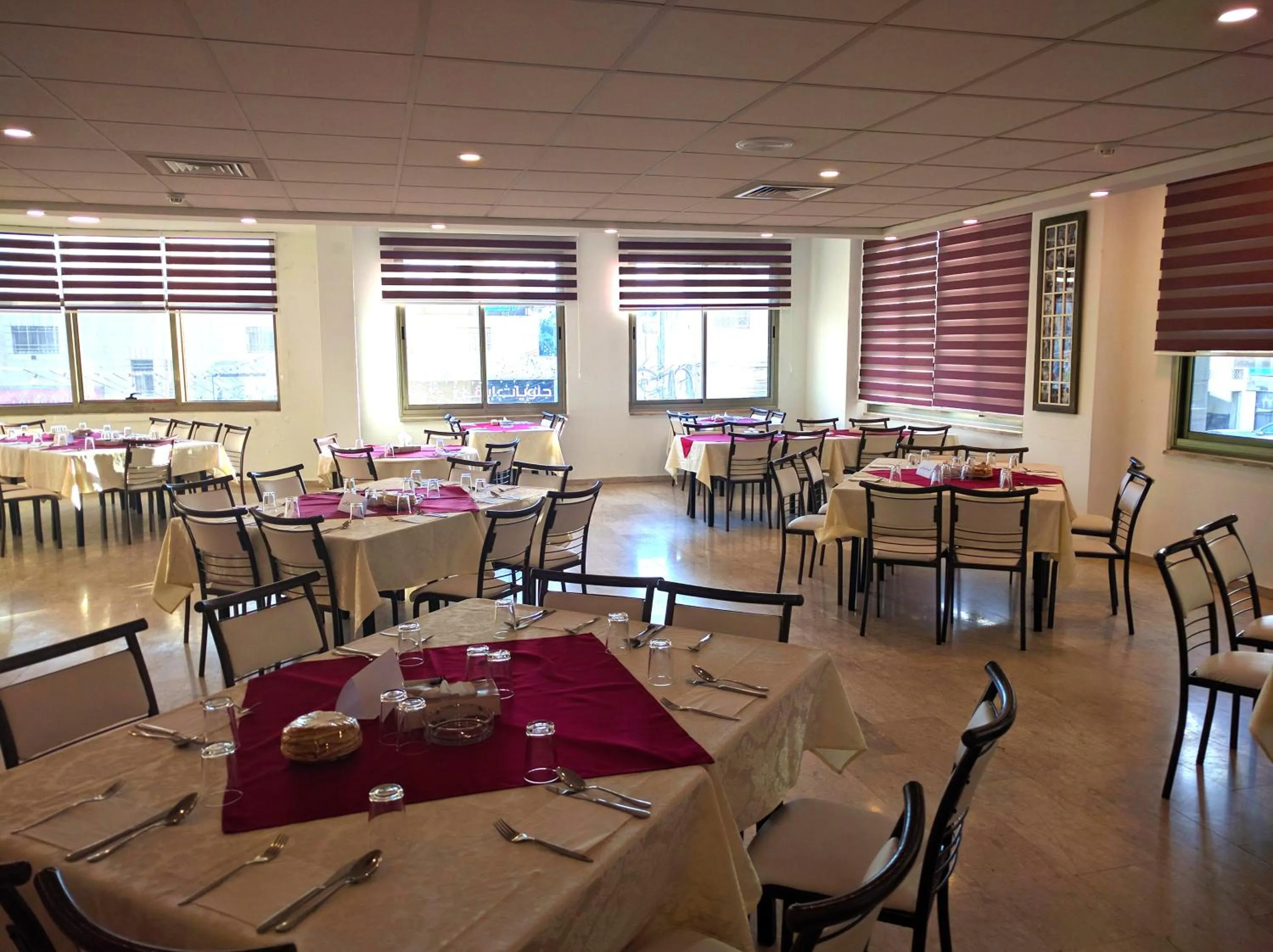 Restaurant/places to eat in City Inn Palace Hotel