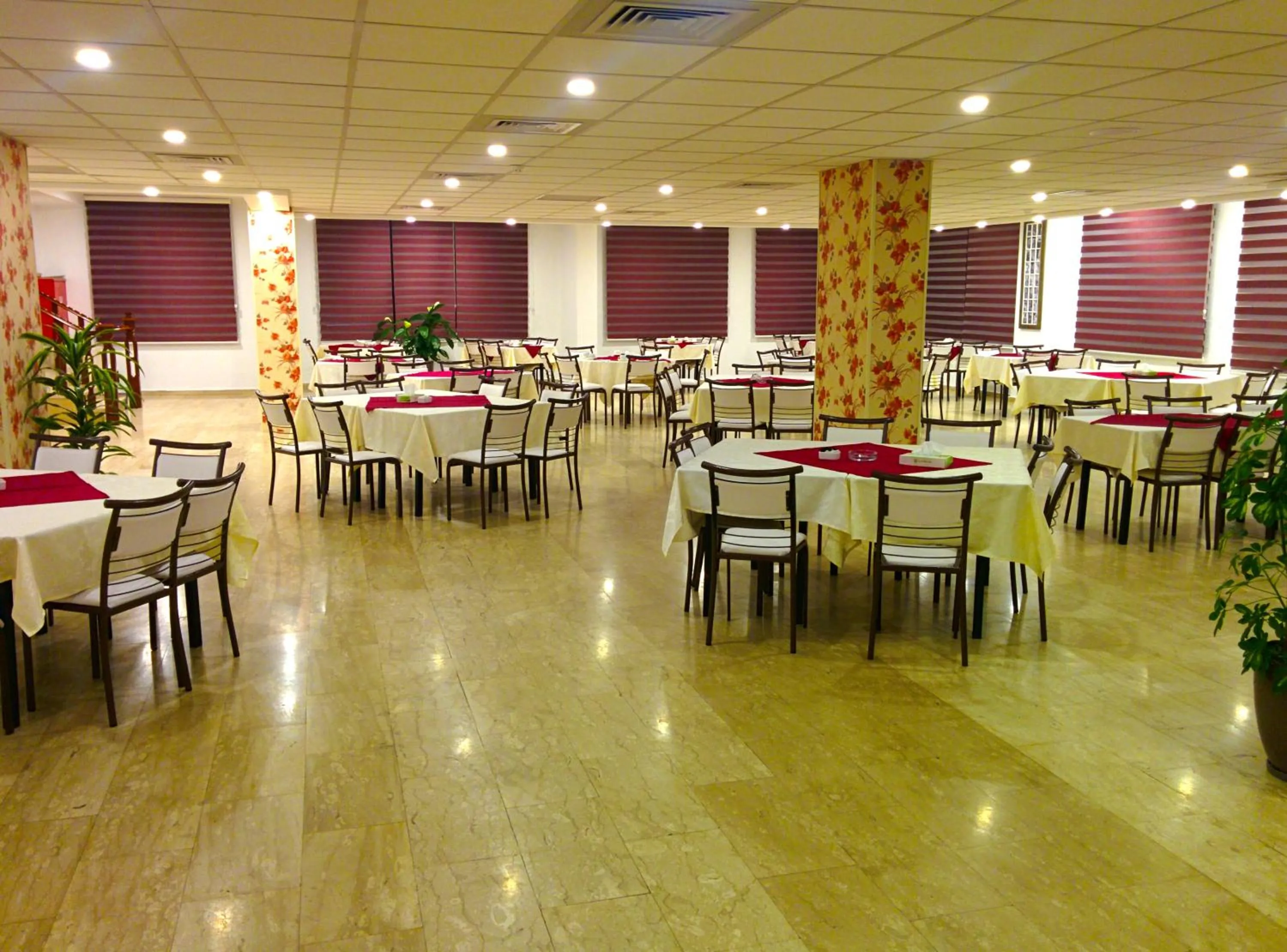 Restaurant/places to eat in City Inn Palace Hotel