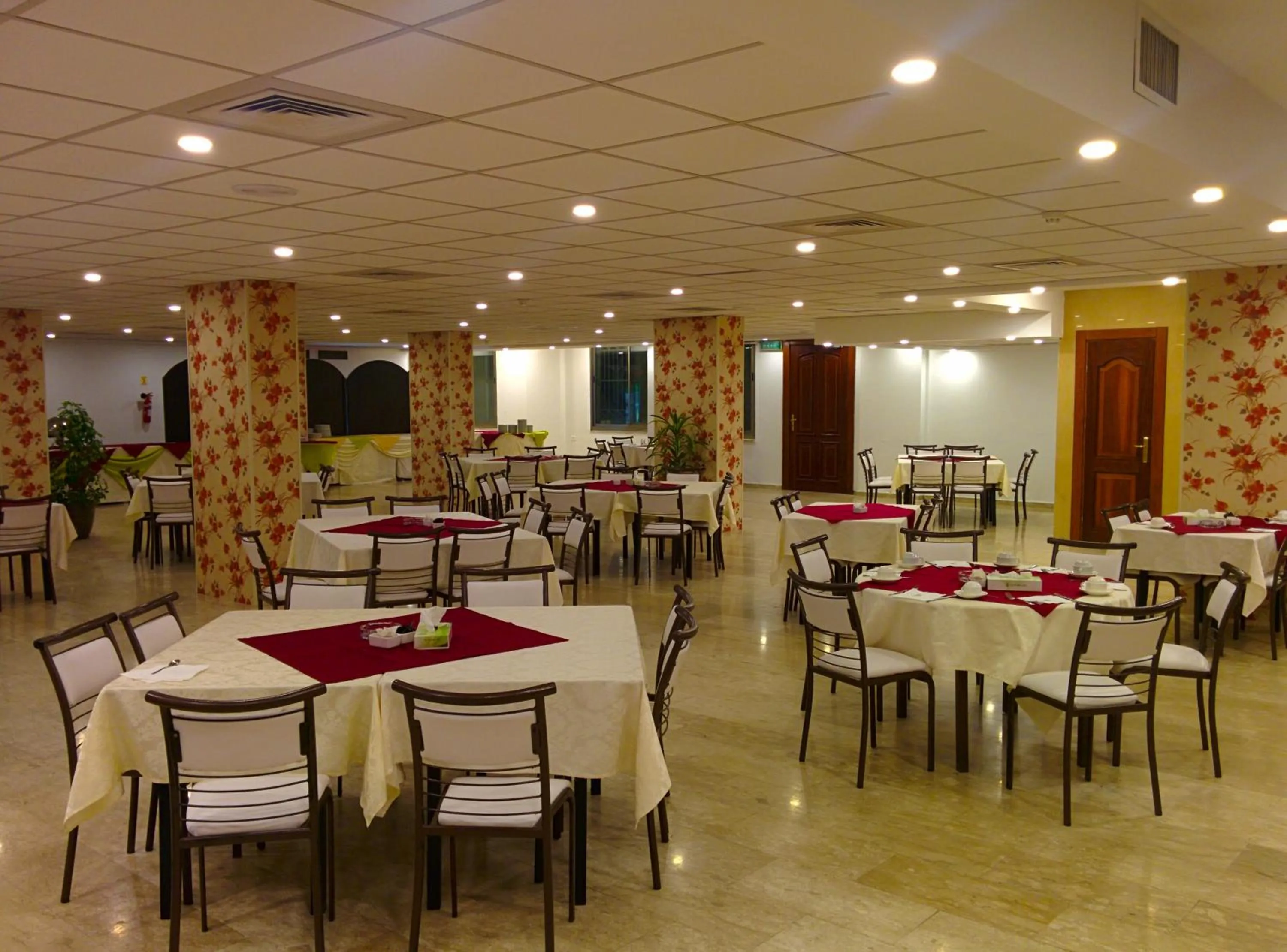 Restaurant/places to eat in City Inn Palace Hotel