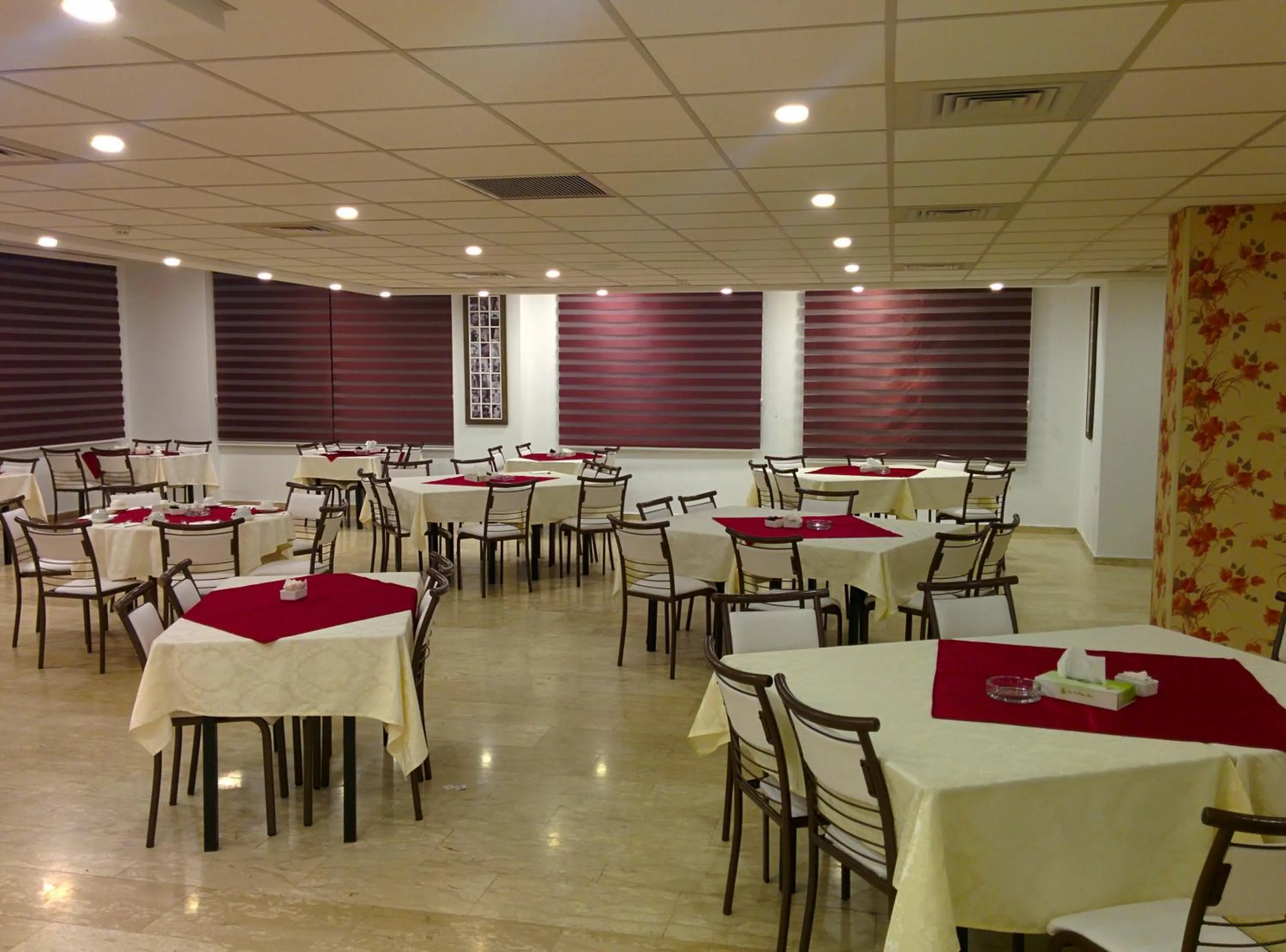 Restaurant/places to eat in City Inn Palace Hotel