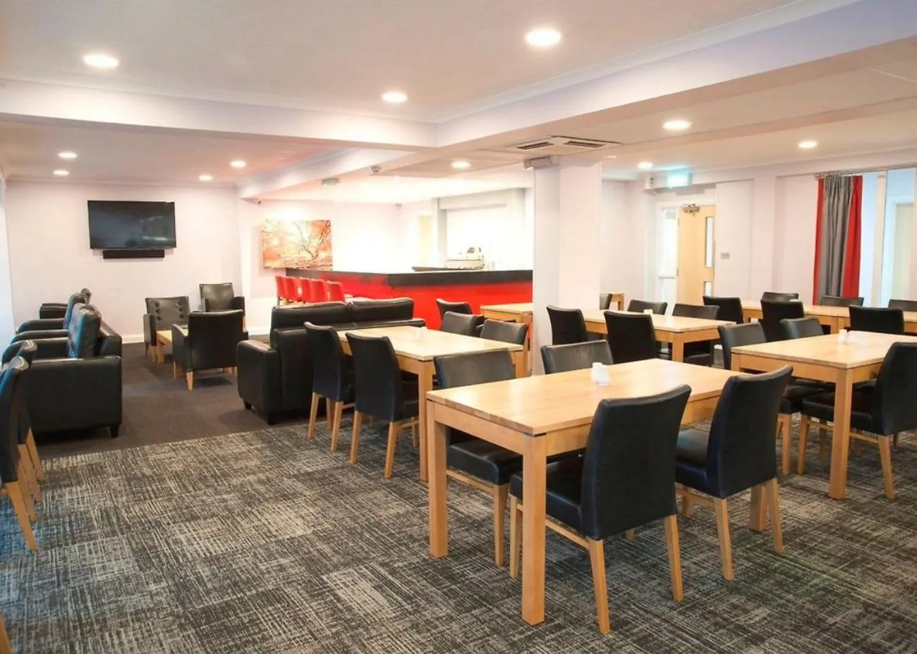 Lounge or bar in Riverside Hotel