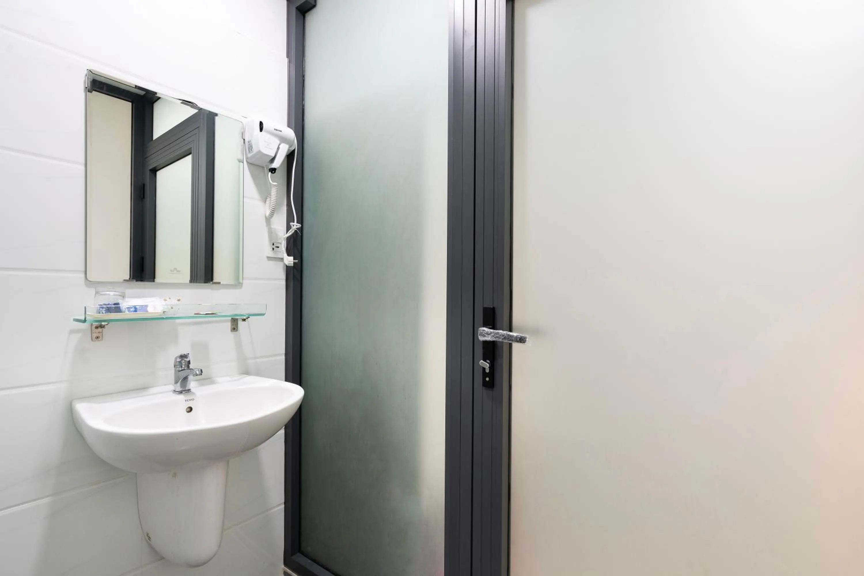 Toilet in Hoang Luxury Hotel Dist 1 Ho Chi Minh