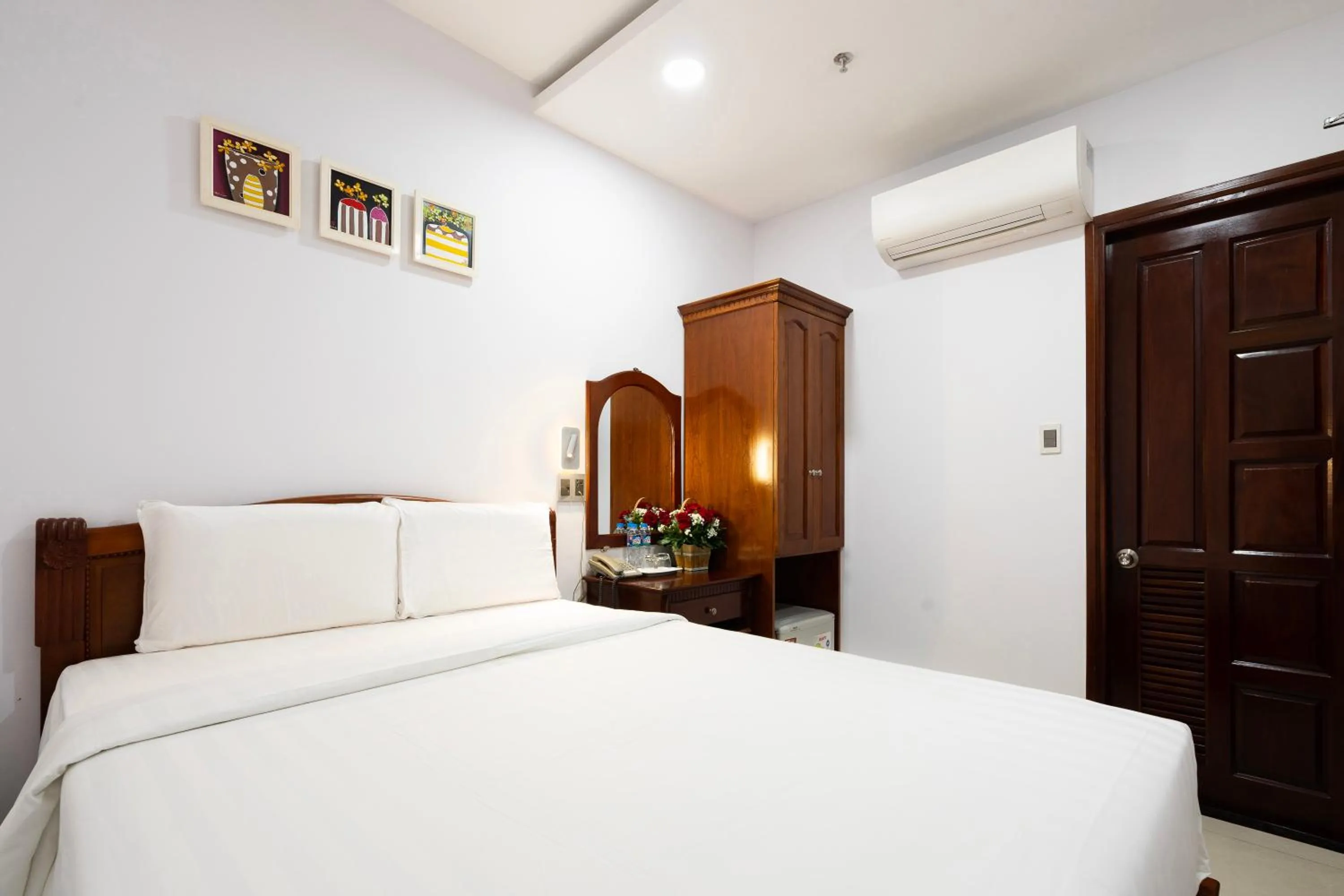 Bed in Hoang Luxury Hotel Dist 1 Ho Chi Minh