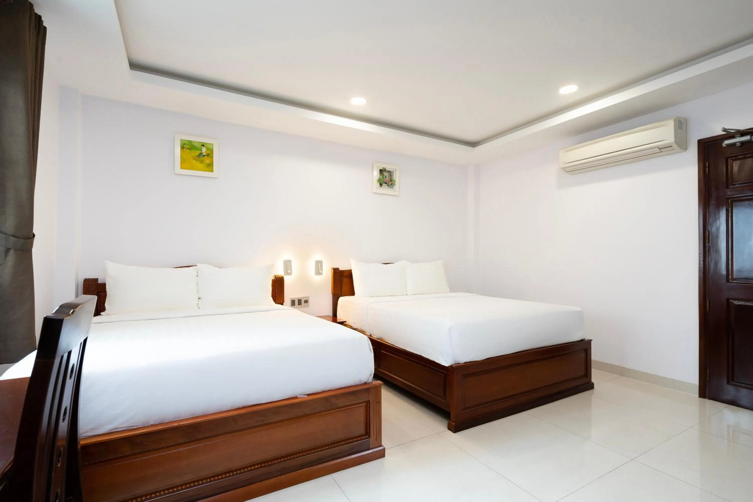 Photo of the whole room, Bed in Hoang Luxury Hotel Dist 1 Ho Chi Minh