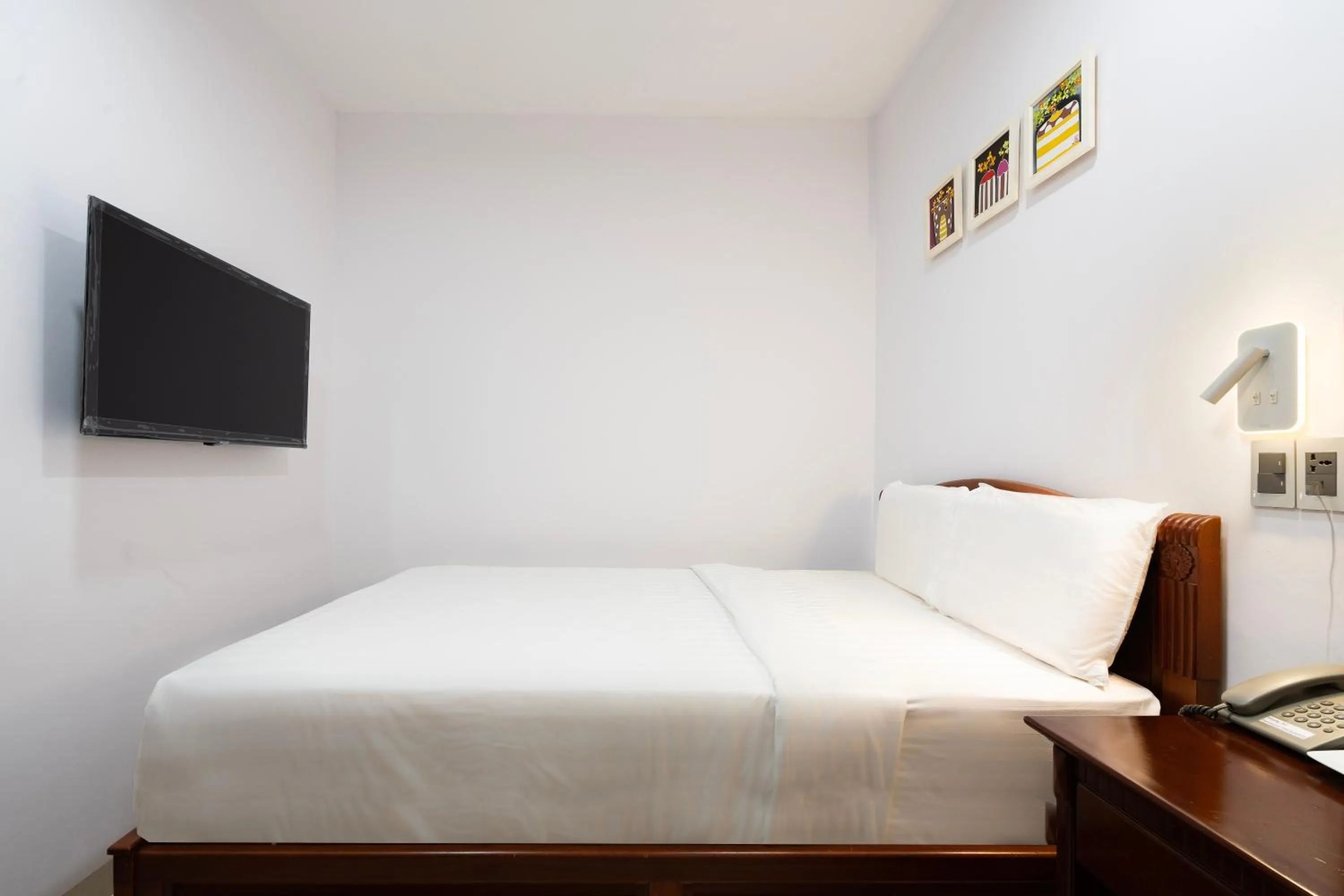 TV and multimedia, Bed in Hoang Luxury Hotel Dist 1 Ho Chi Minh