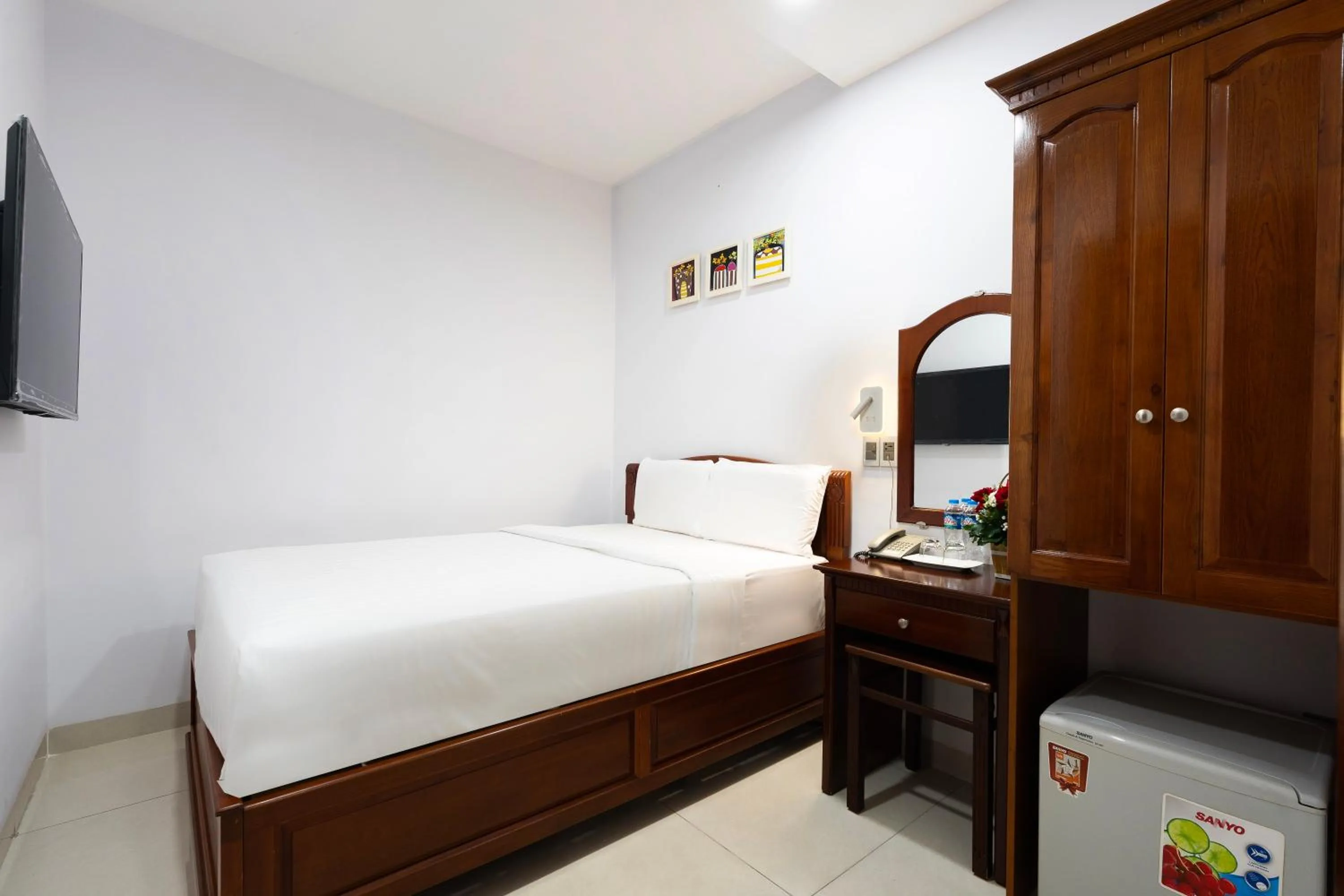 Bedroom, Bed in Hoang Luxury Hotel Dist 1 Ho Chi Minh