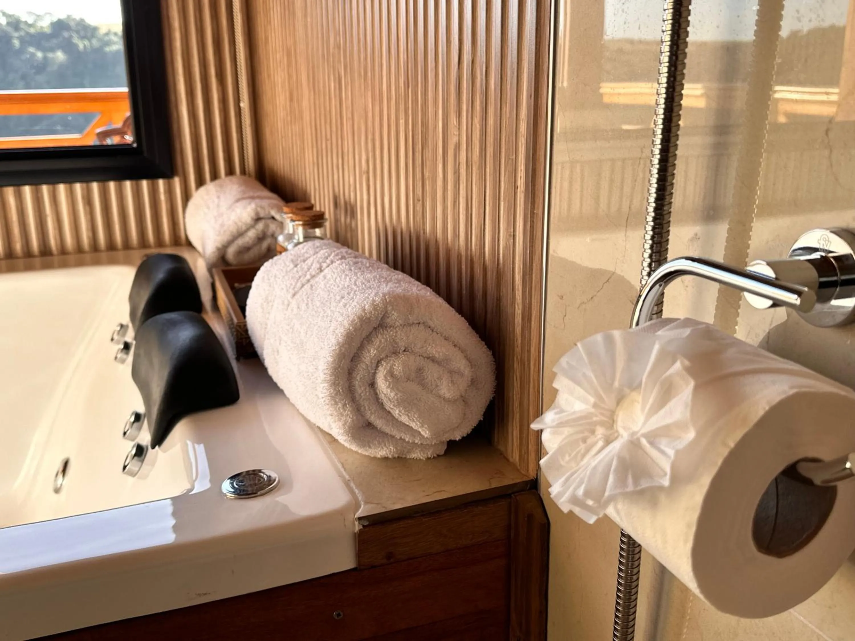 Hot Tub in Costa del Sol Iguazú Suites