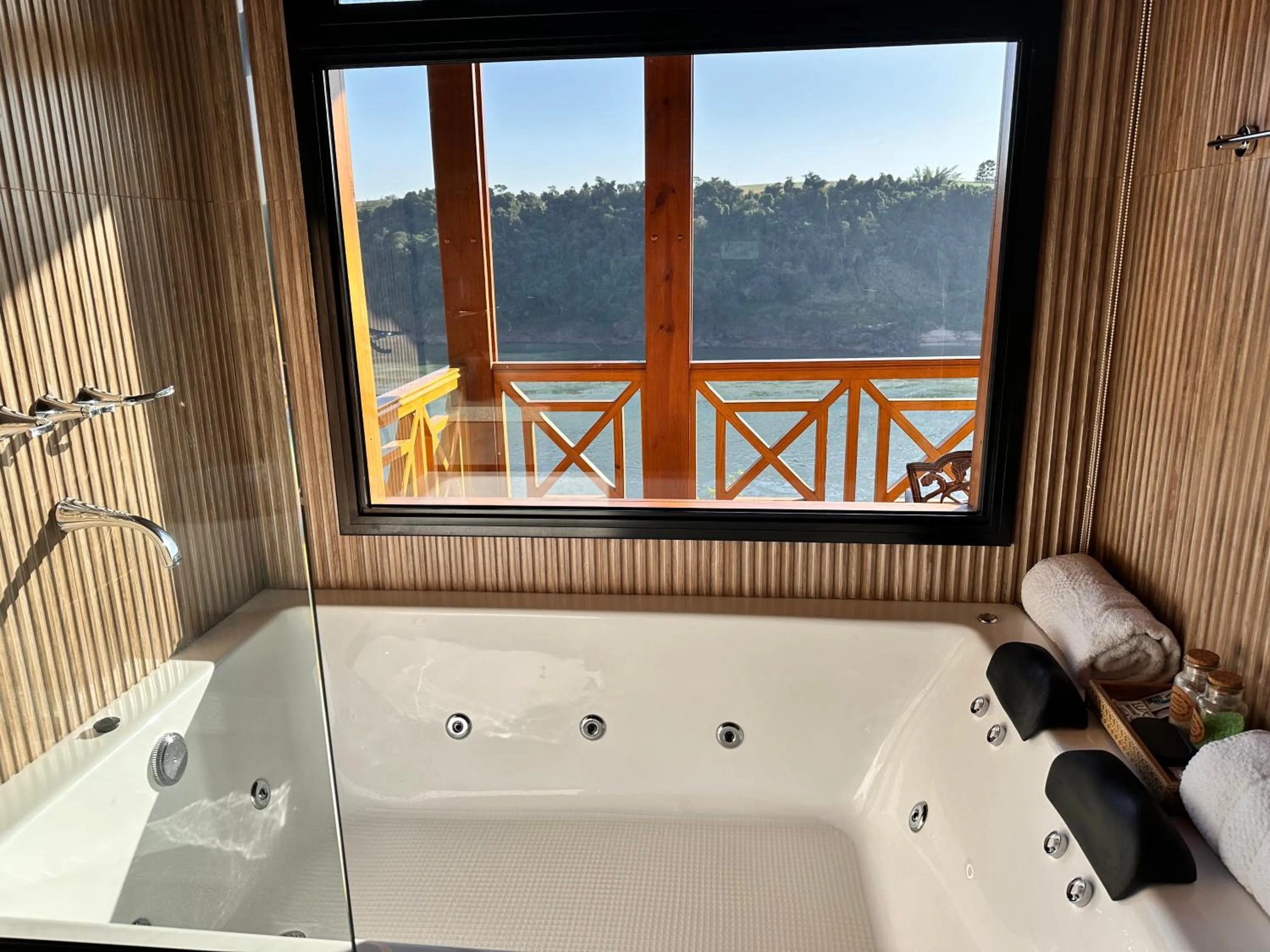 Hot Tub in Costa del Sol Iguazú Suites