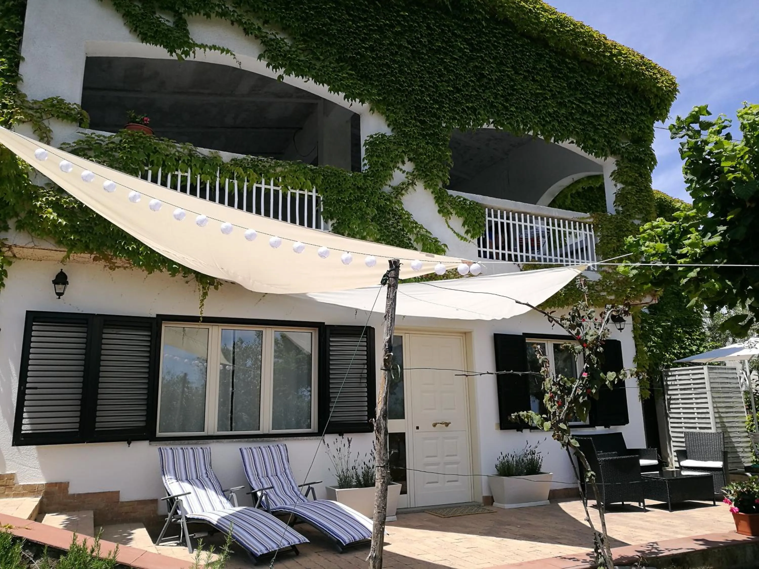 Property building in Villa Rosaria