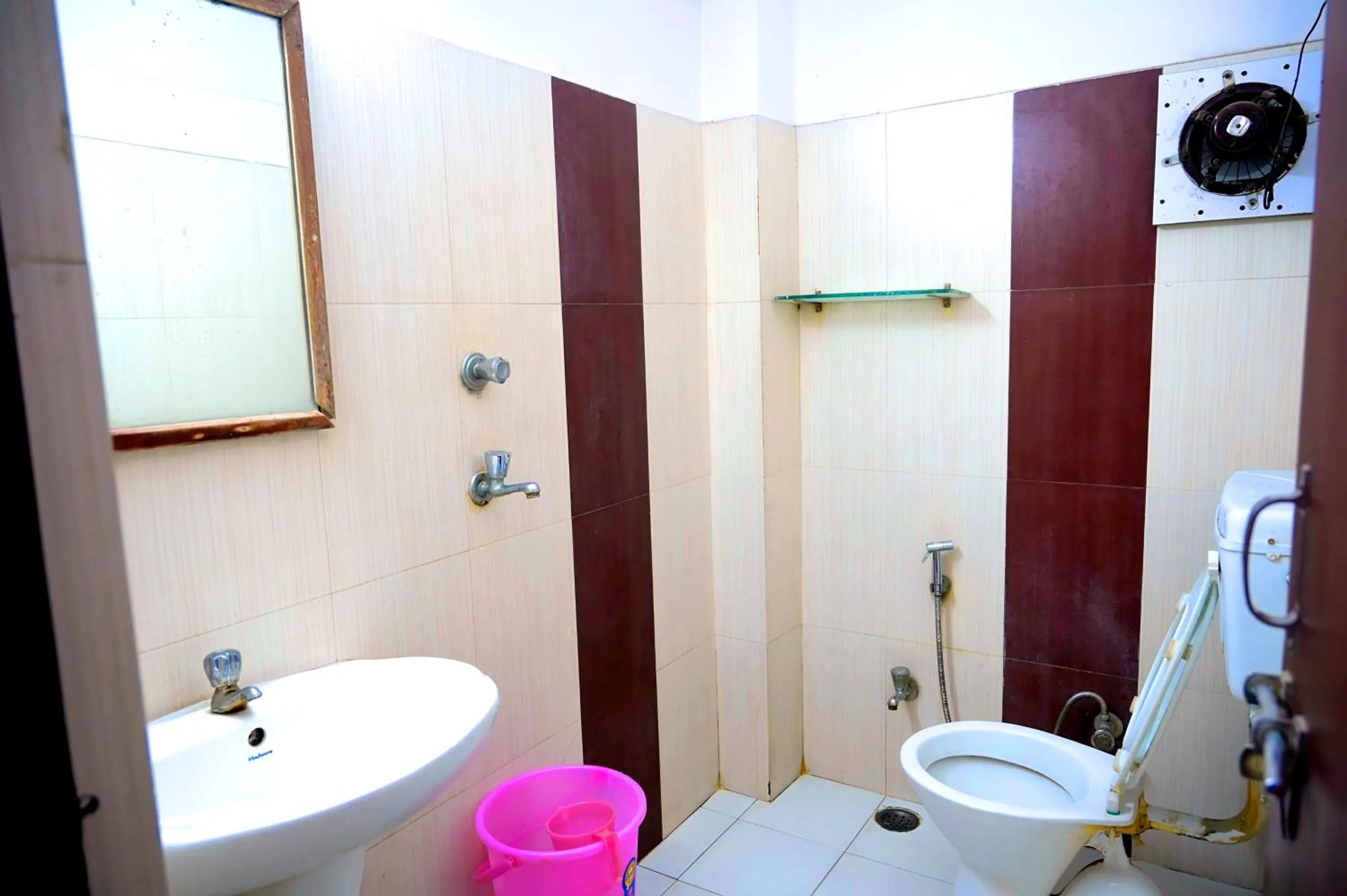 Toilet in Subhash Hotel