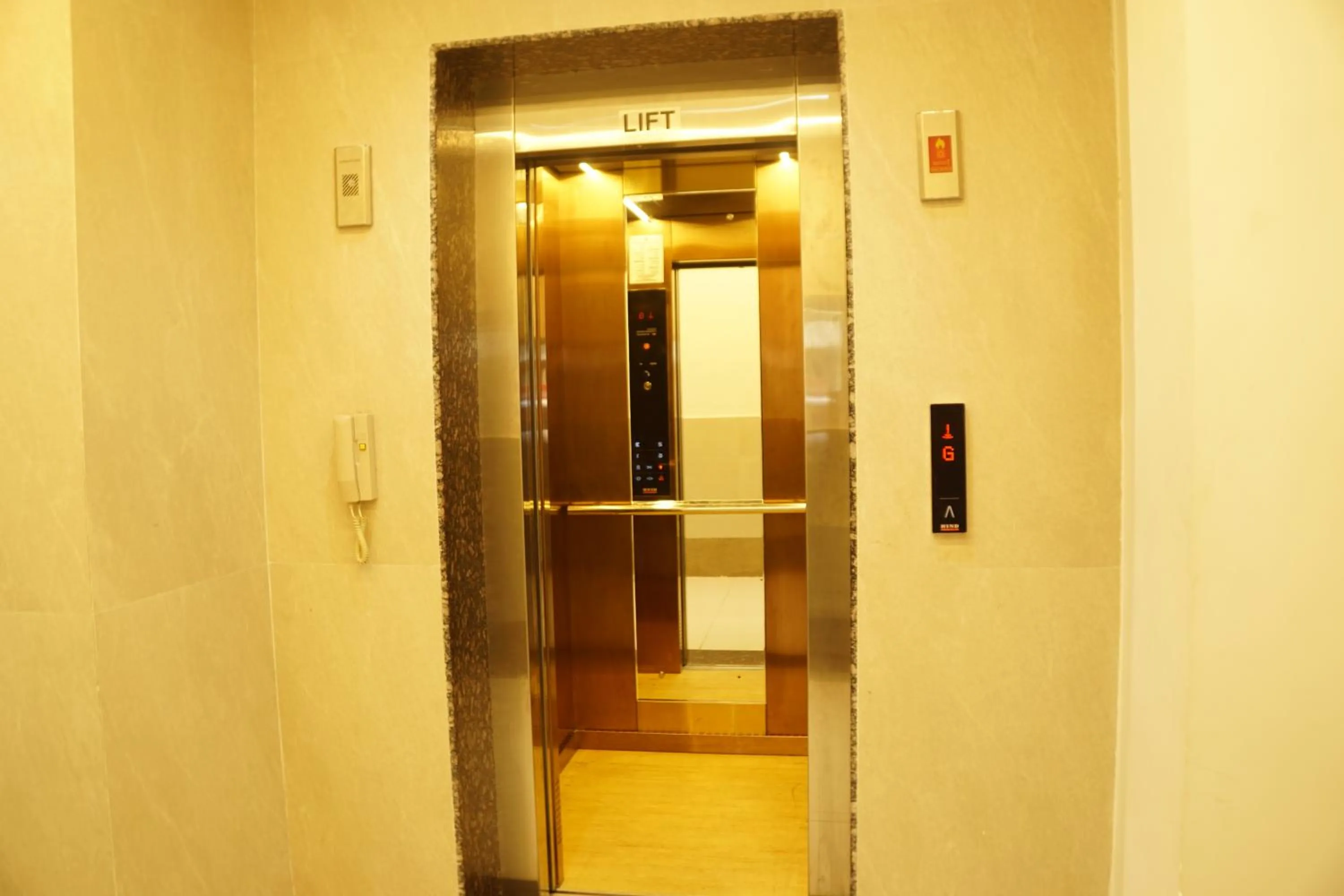 elevator in Subhash Hotel