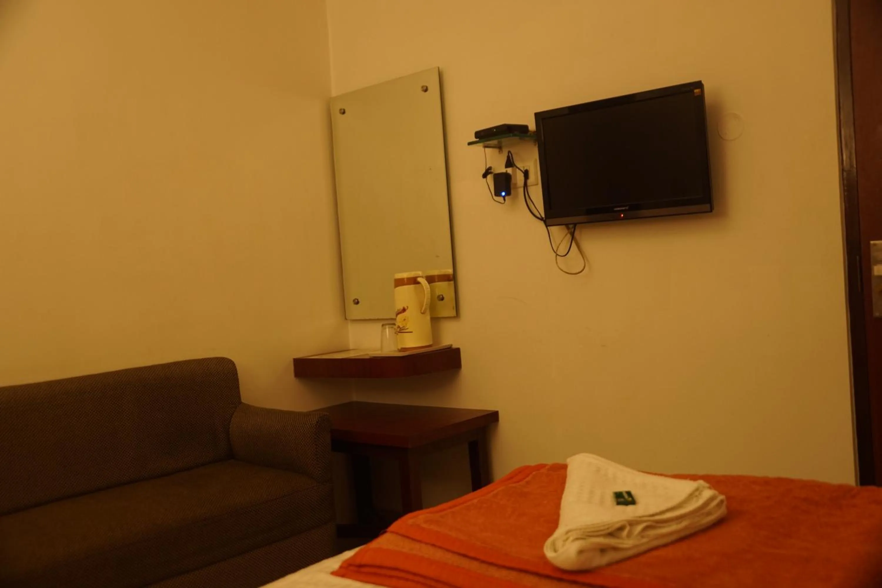 TV and multimedia, Bed in Subhash Hotel