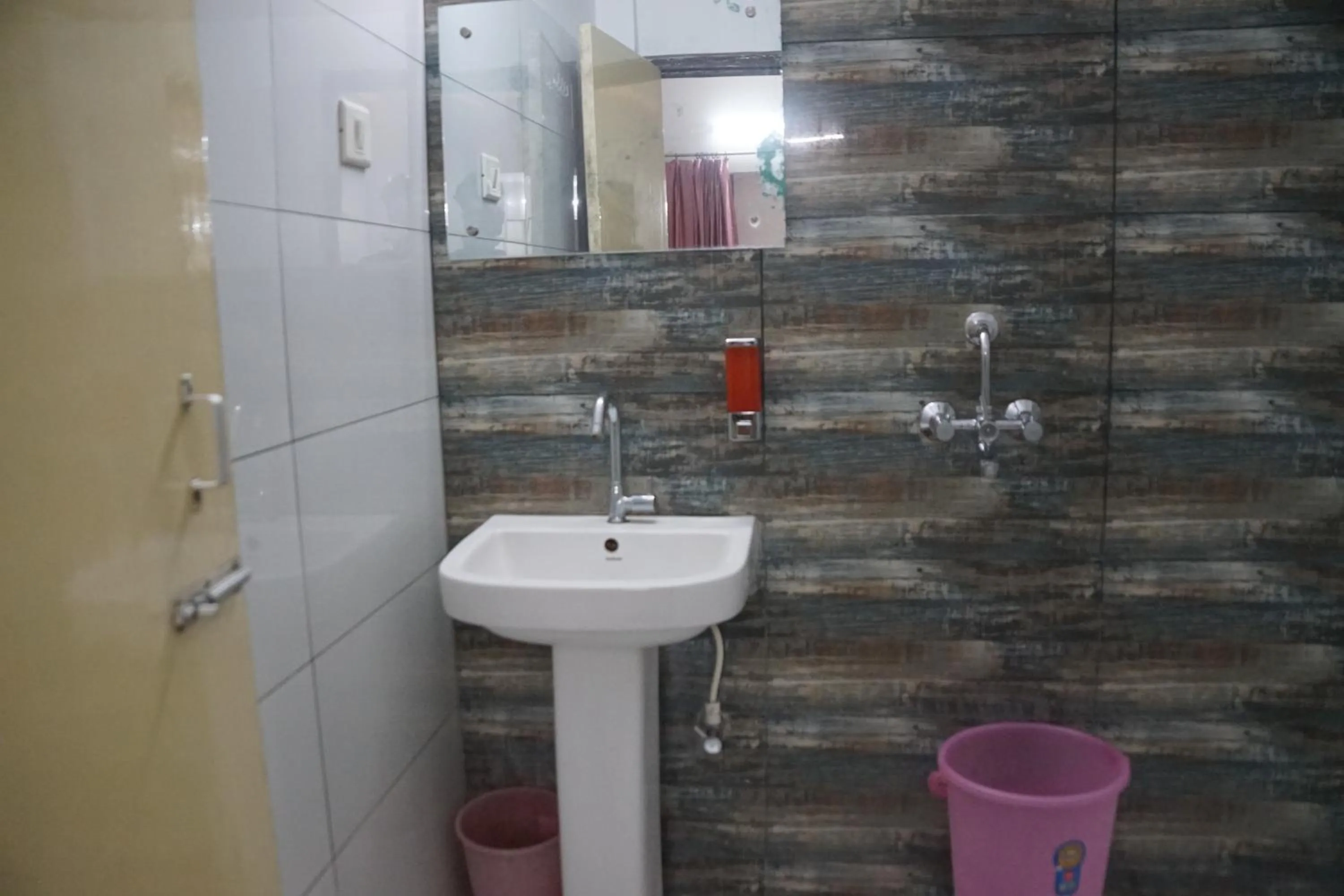Shower in Subhash Hotel