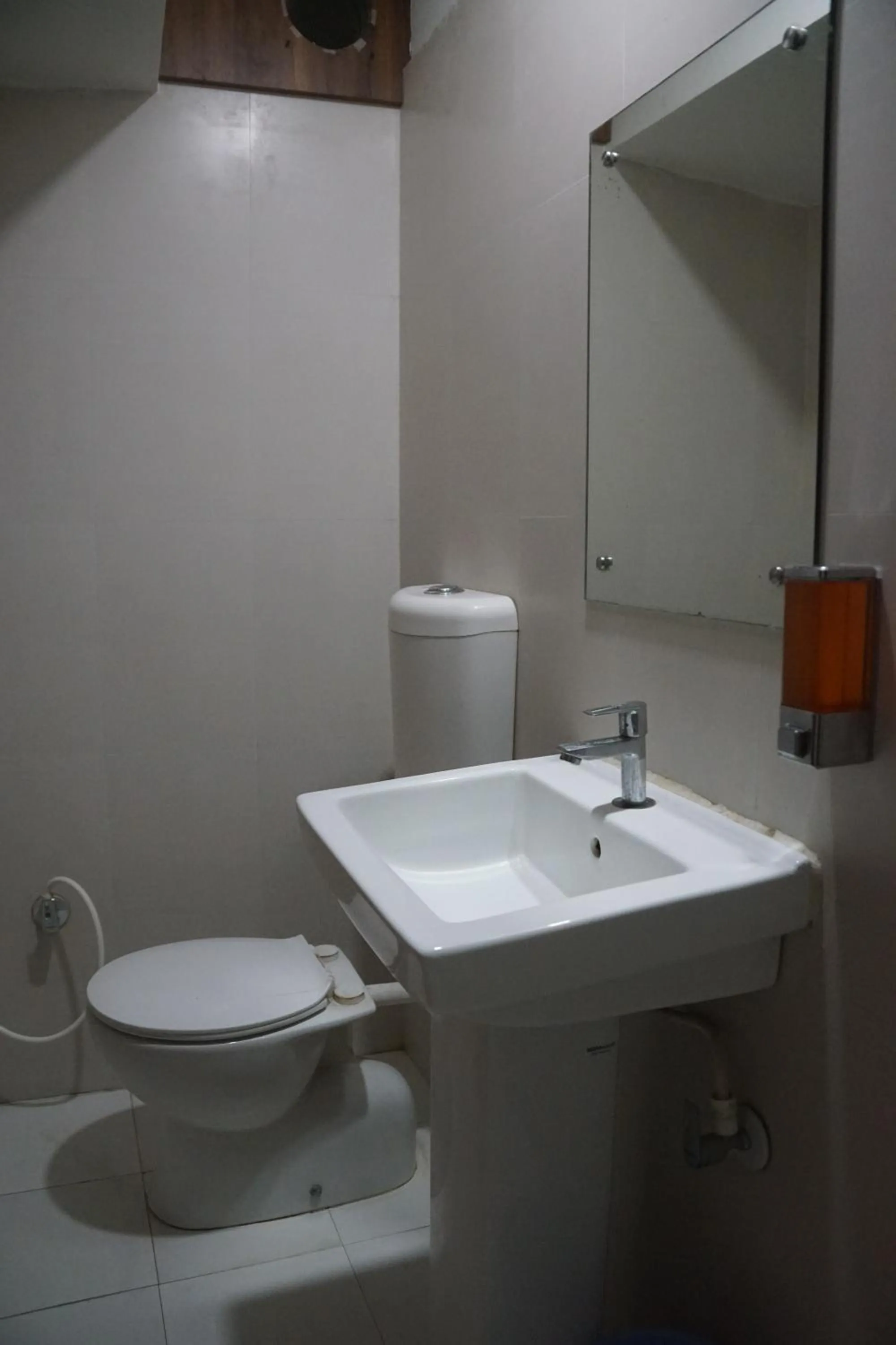 Toilet in Subhash Hotel