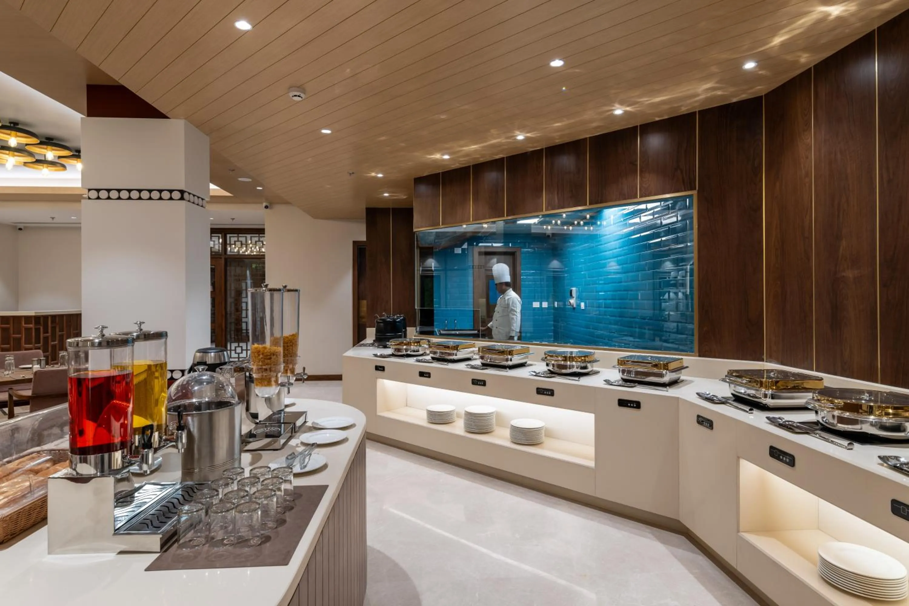 Restaurant/places to eat in Charmwood Hotel