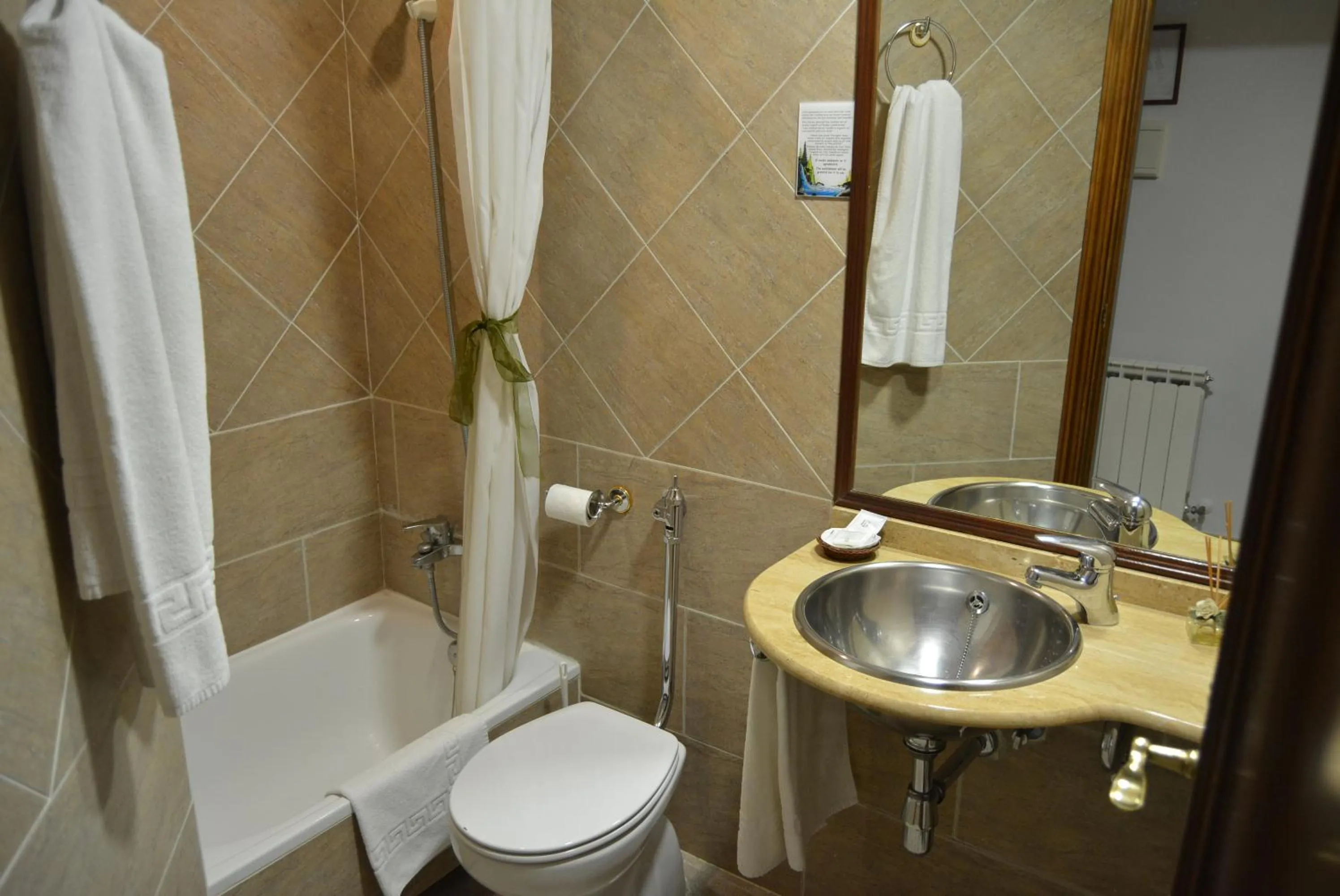 Bathroom in Hotel Mayno