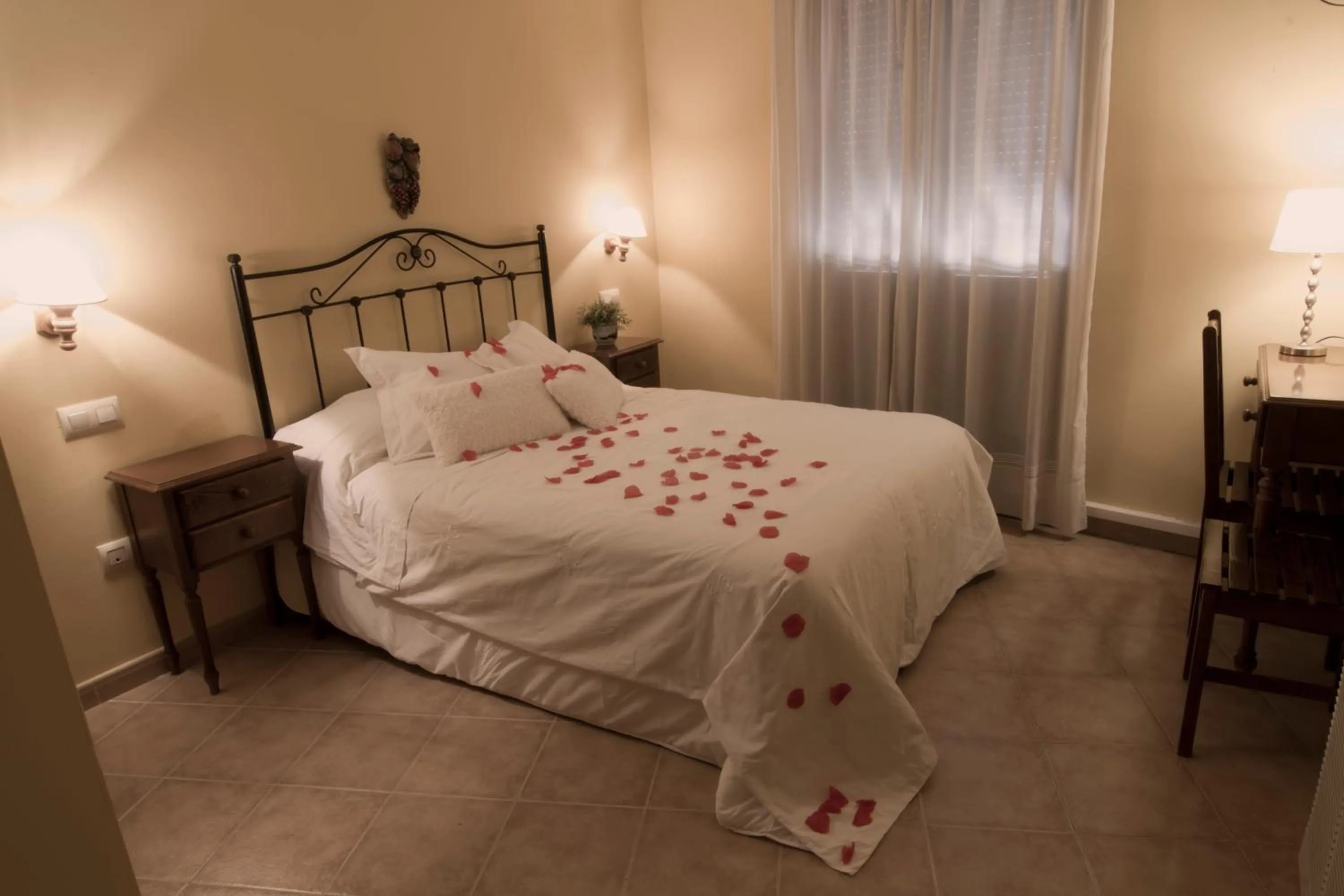 Bedroom, Bed in Hotel Mayno