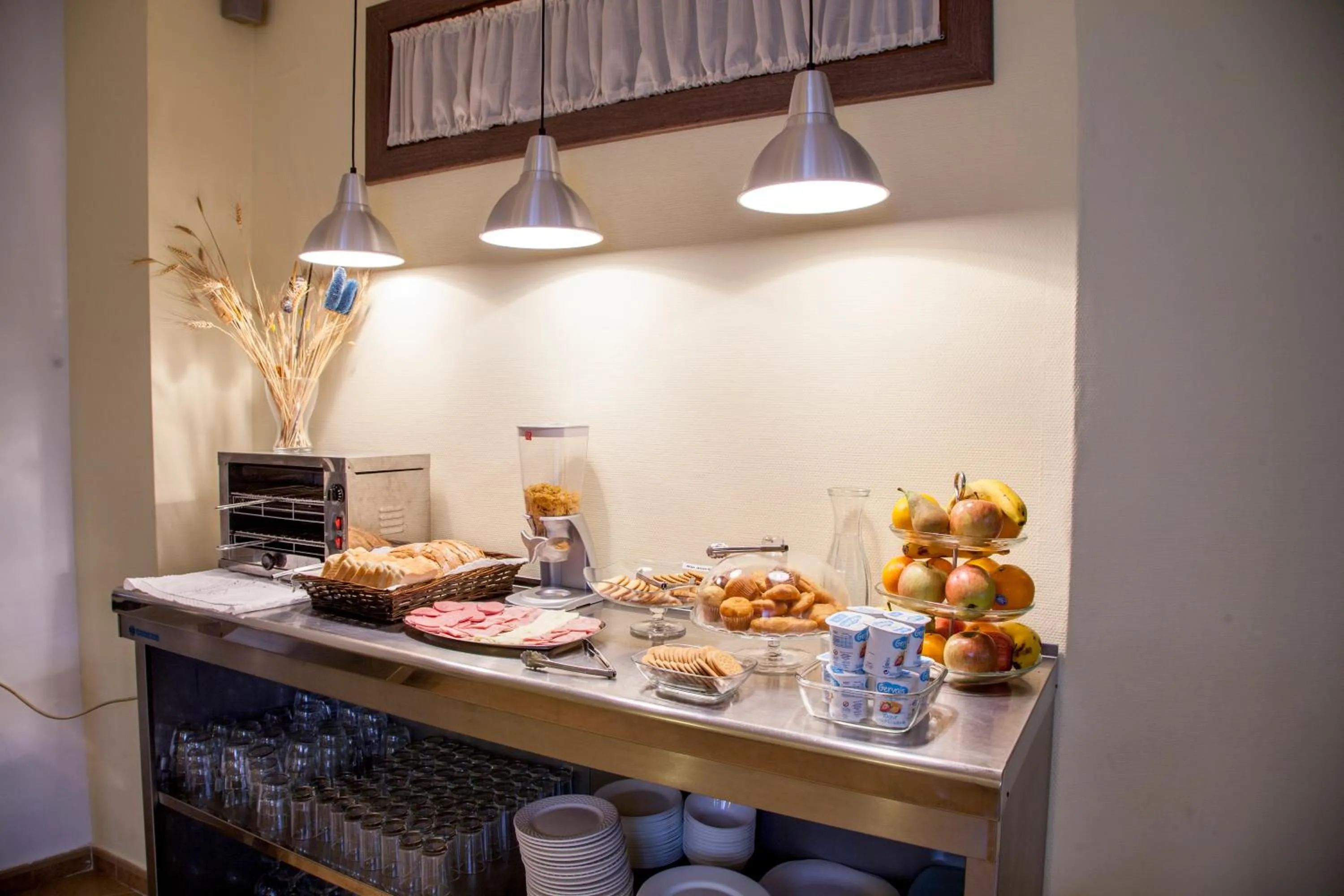 Lounge or bar in Hotel Mayno