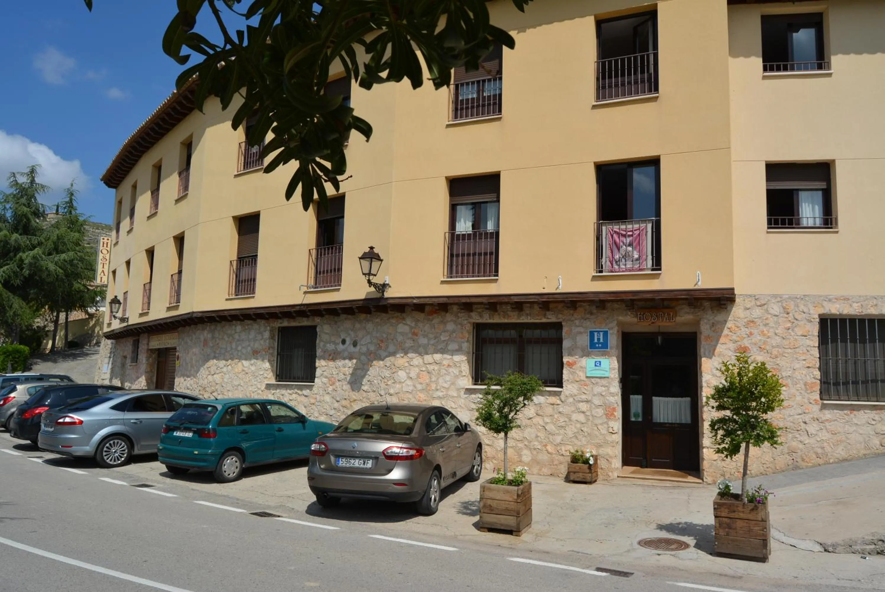 Property building in Hotel Mayno