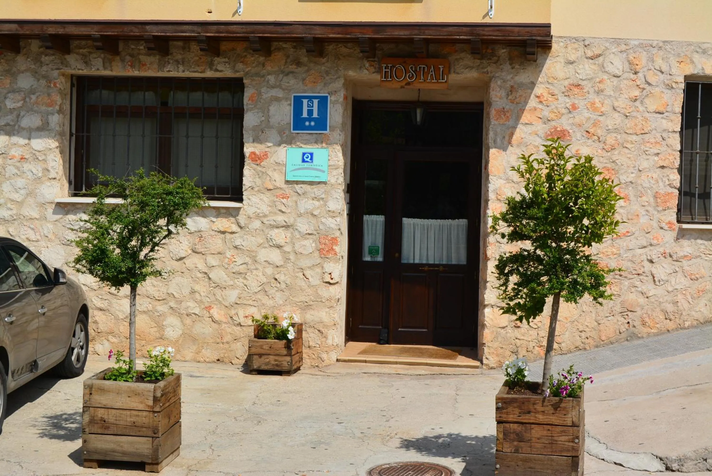 Property building in Hotel Mayno