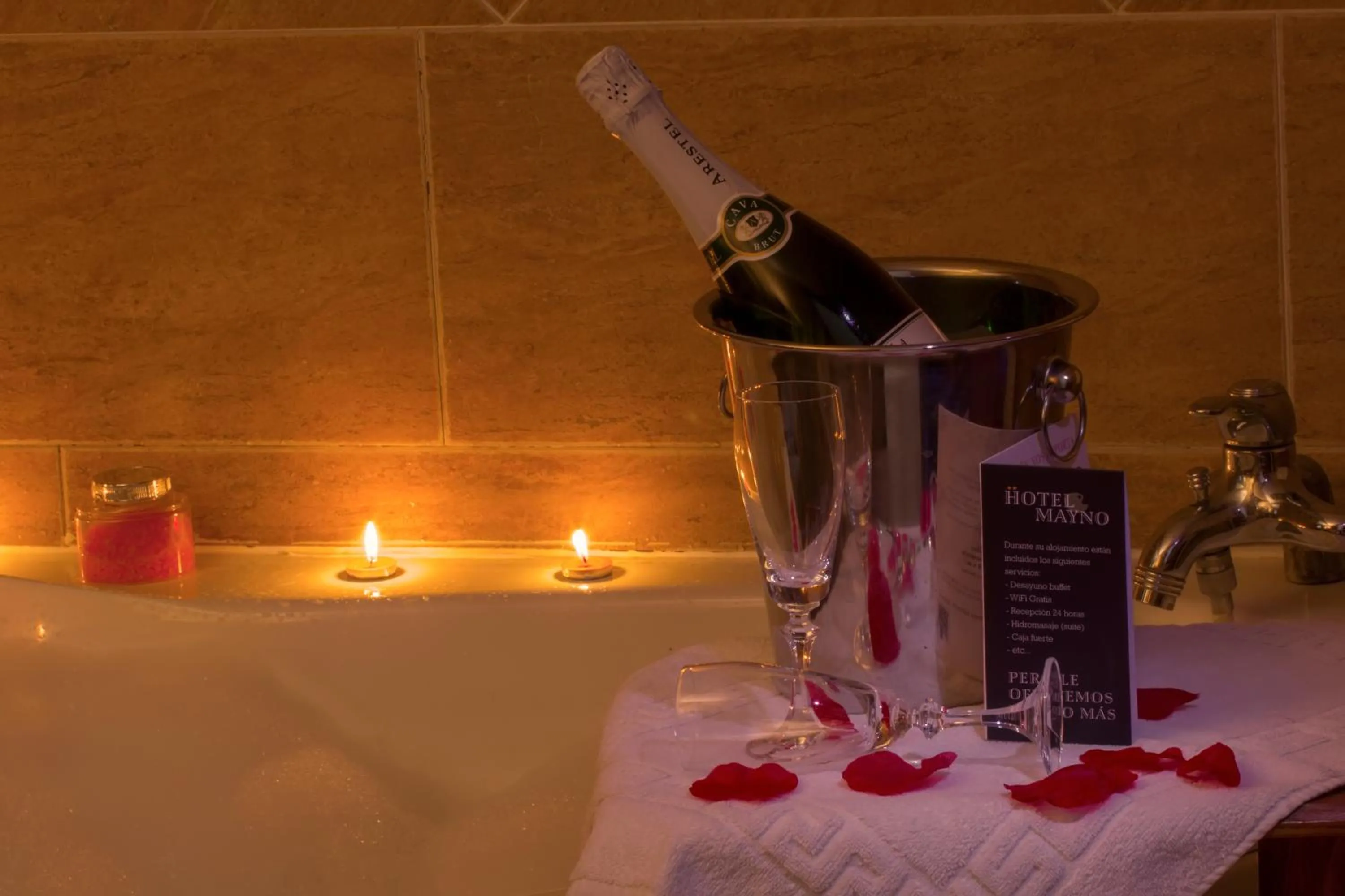 Hot Tub in Hotel Mayno