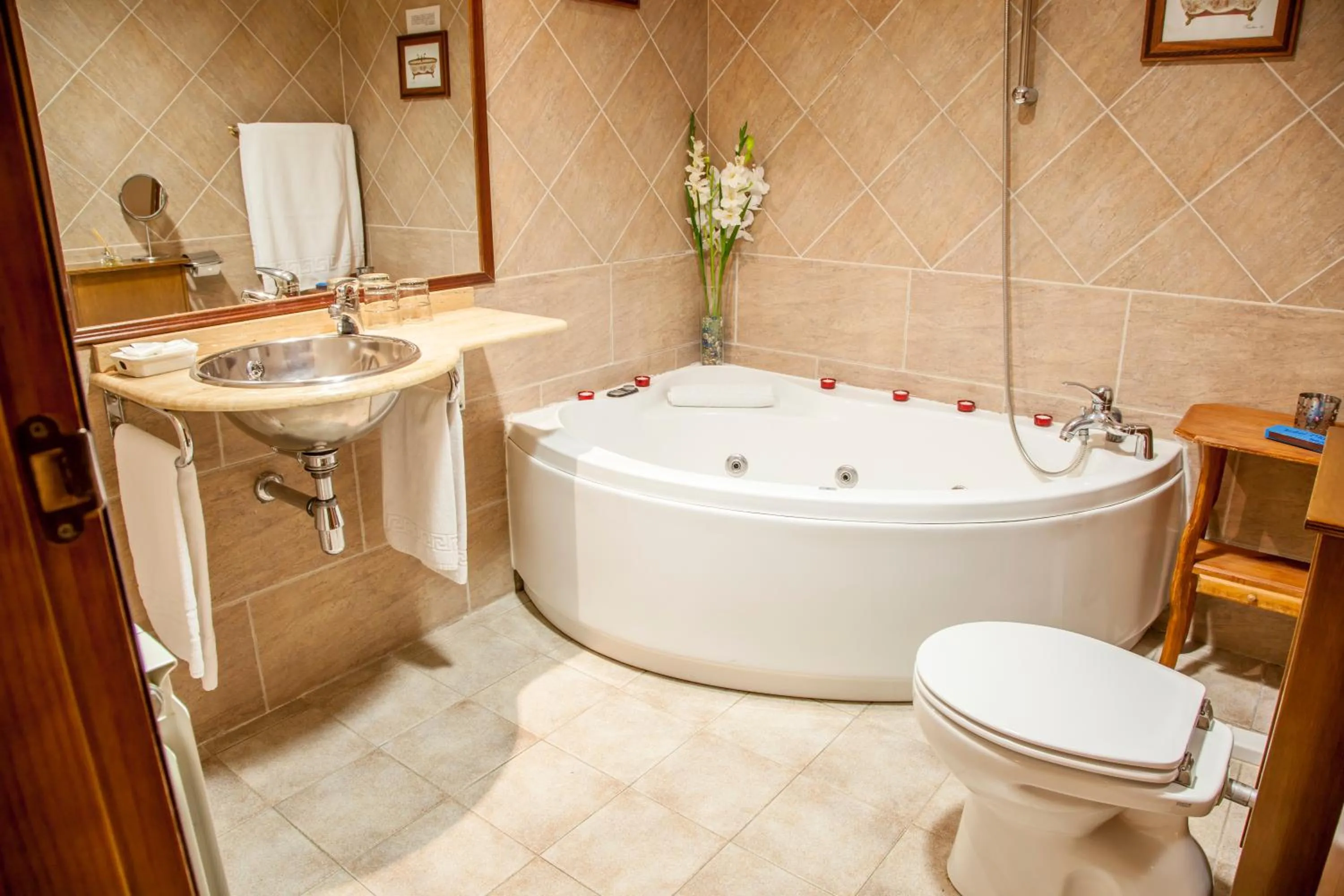 Bathroom in Hotel Mayno